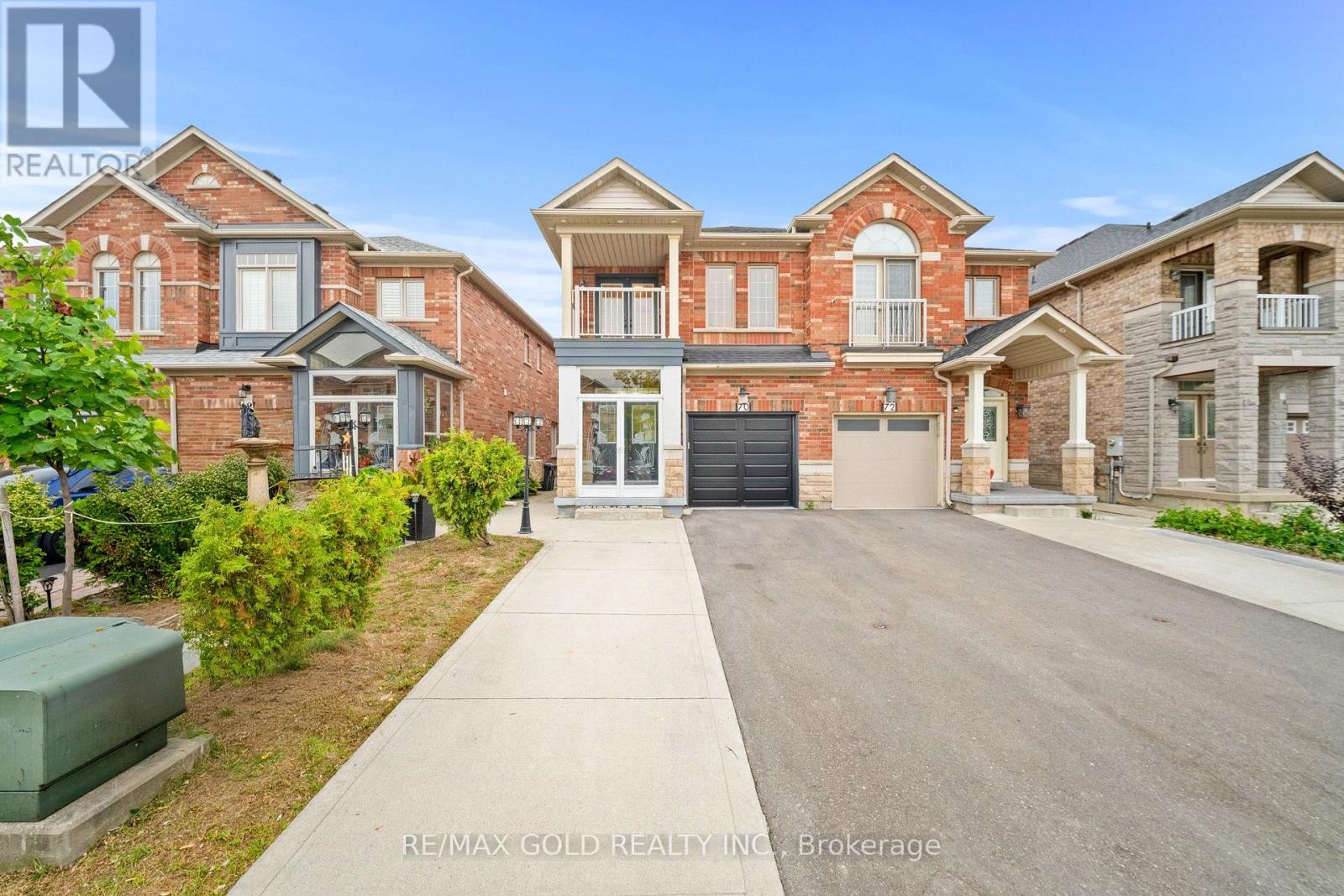 70 Crystalview Crescent Property Photo