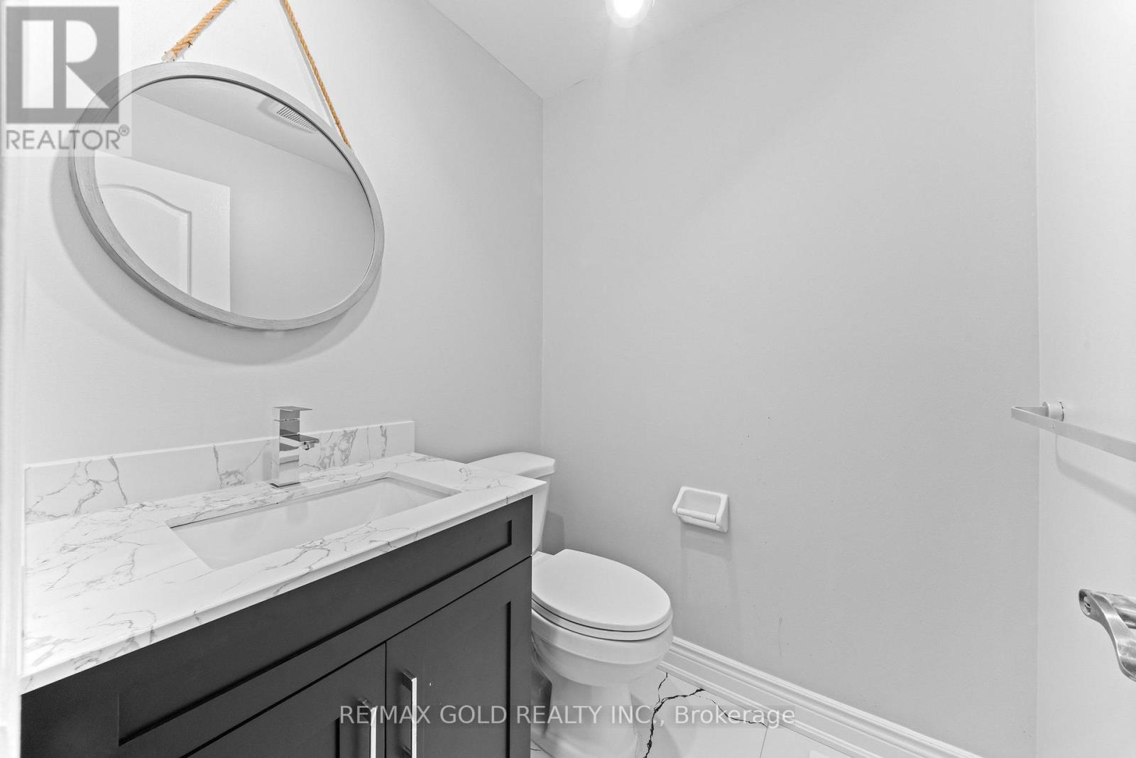 70 Crystalview Crescent Property Photo 9