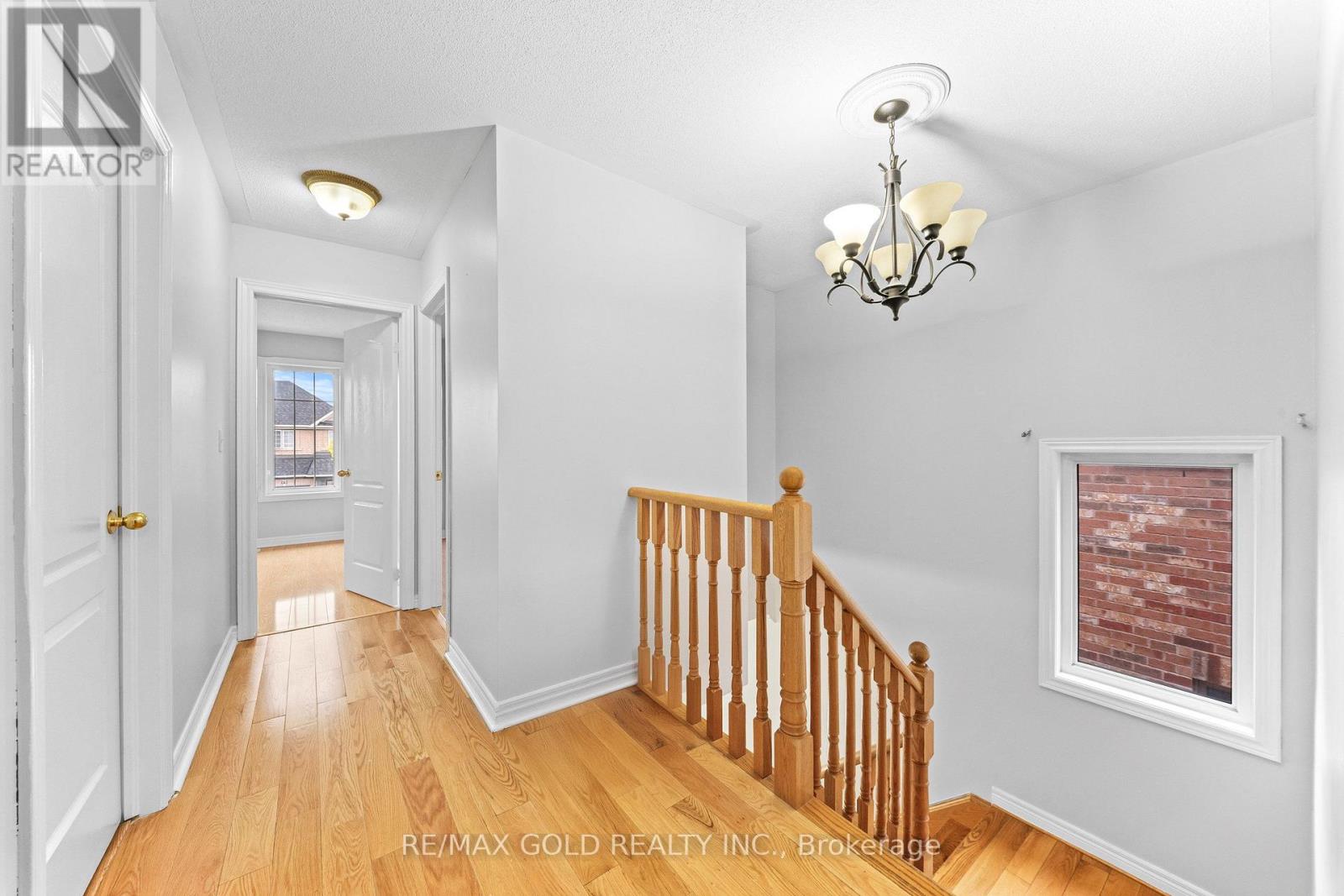 70 Crystalview Crescent Property Photo 10