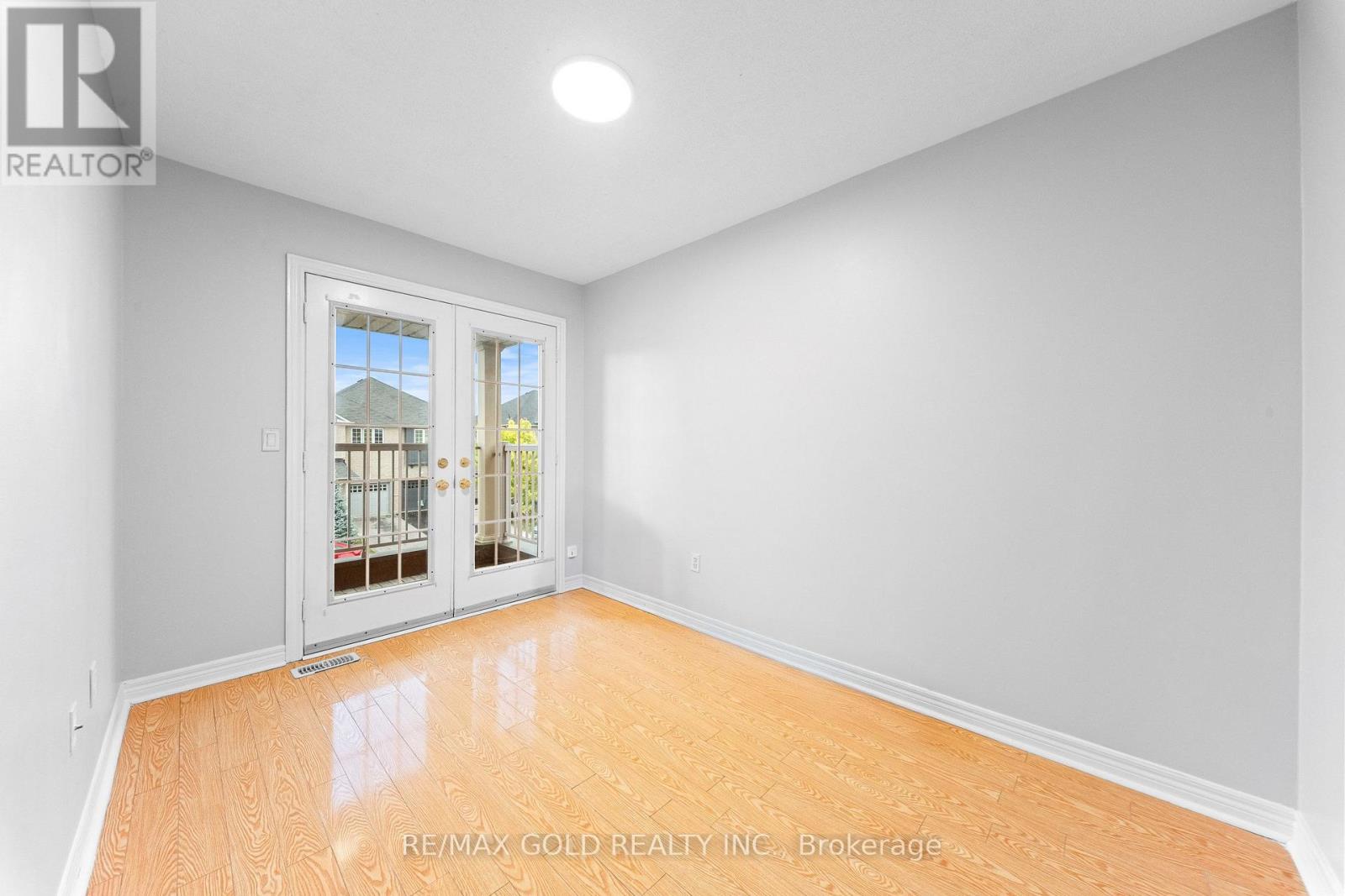 70 Crystalview Crescent Property Photo 14