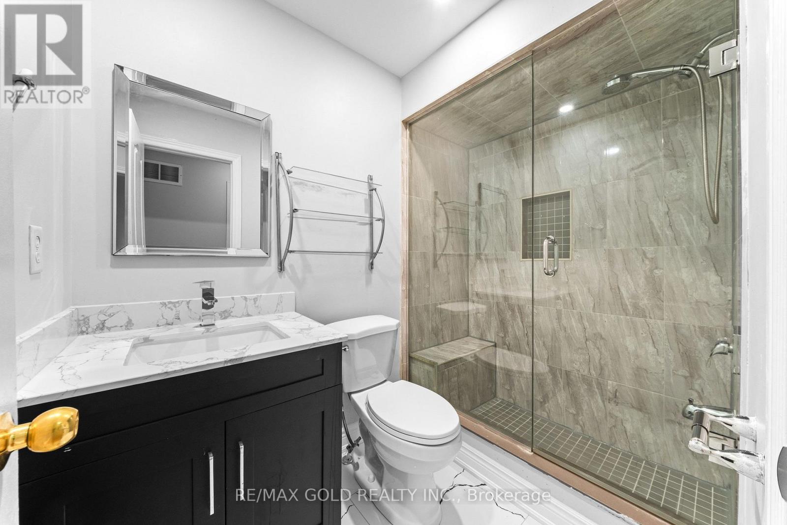 70 Crystalview Crescent Property Photo 17