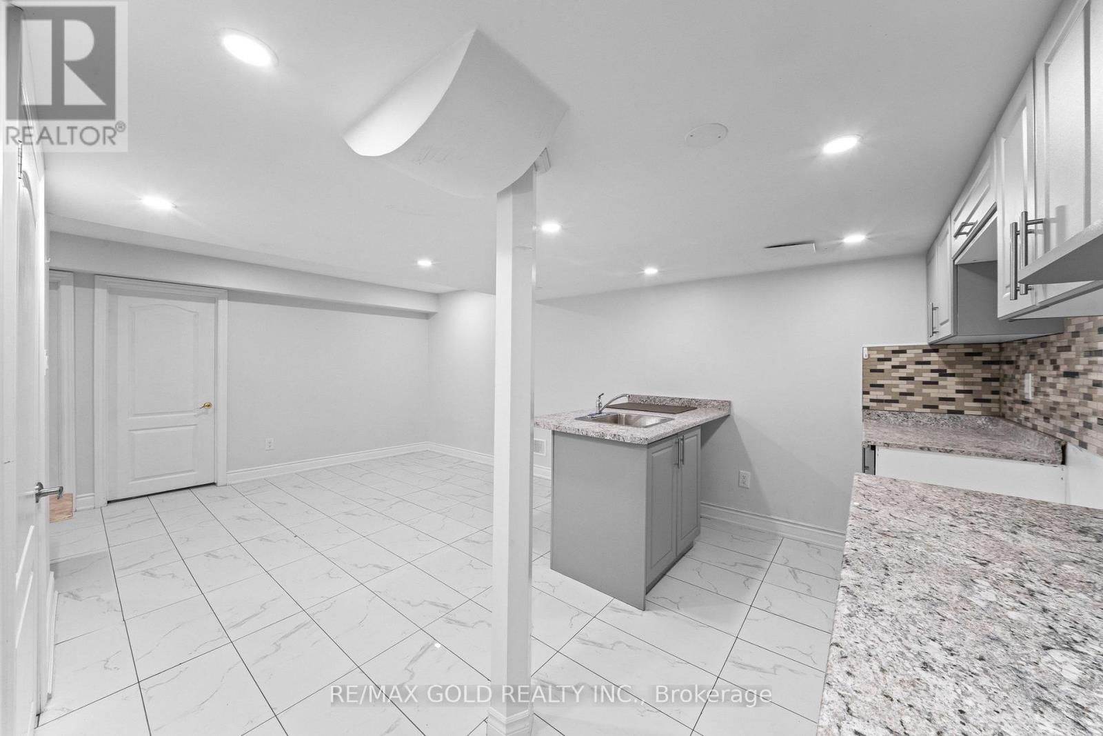 70 Crystalview Crescent Property Photo 20