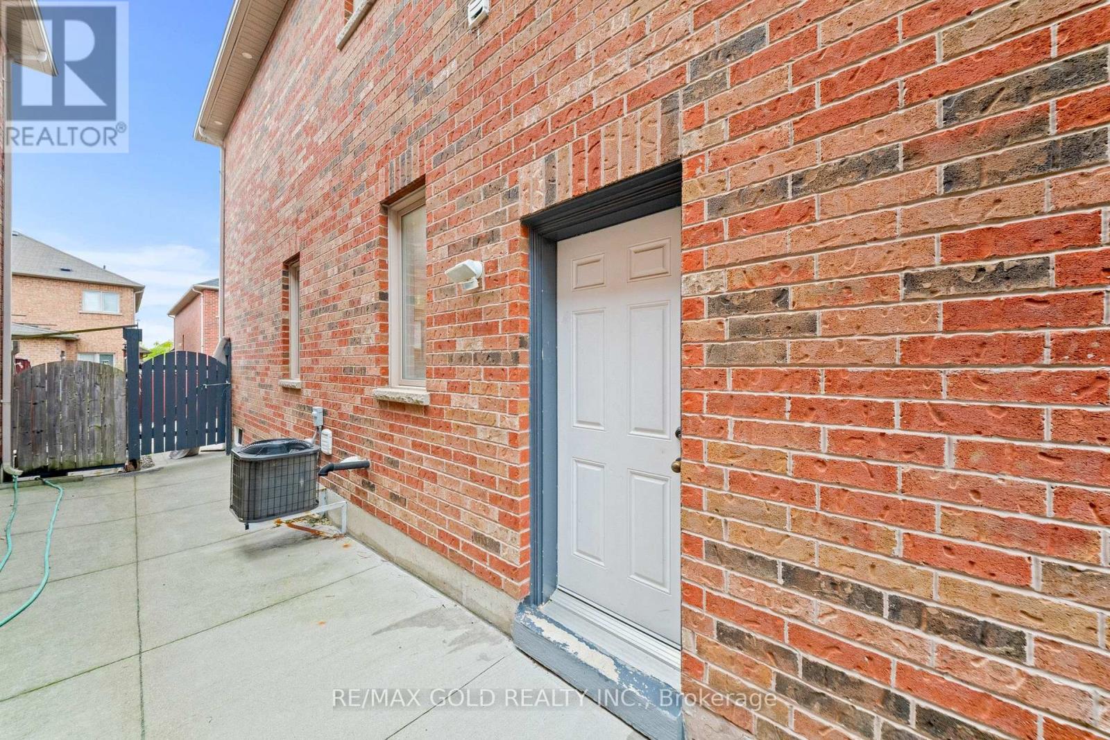 70 Crystalview Crescent Property Photo 25