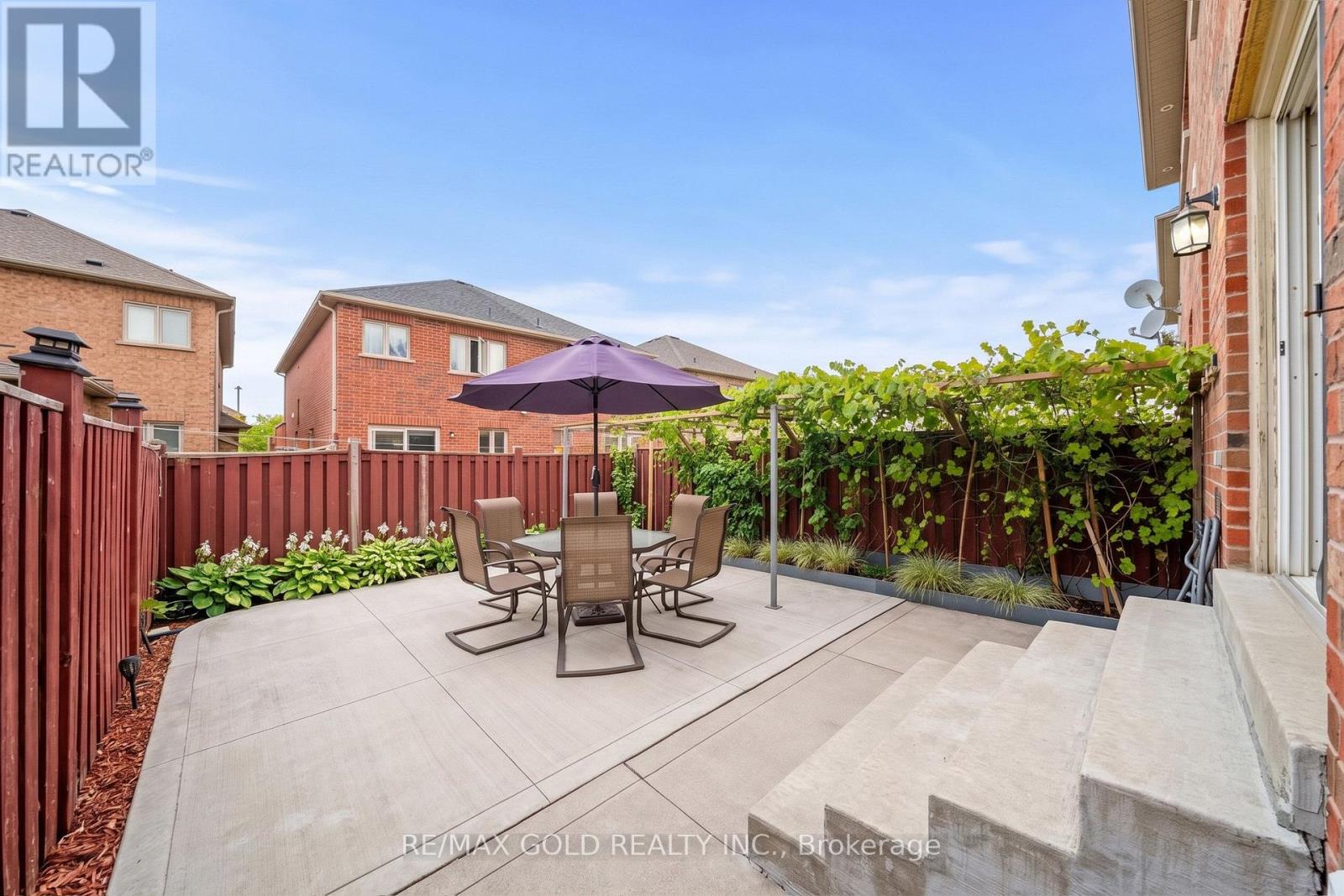 70 Crystalview Crescent Property Photo 26