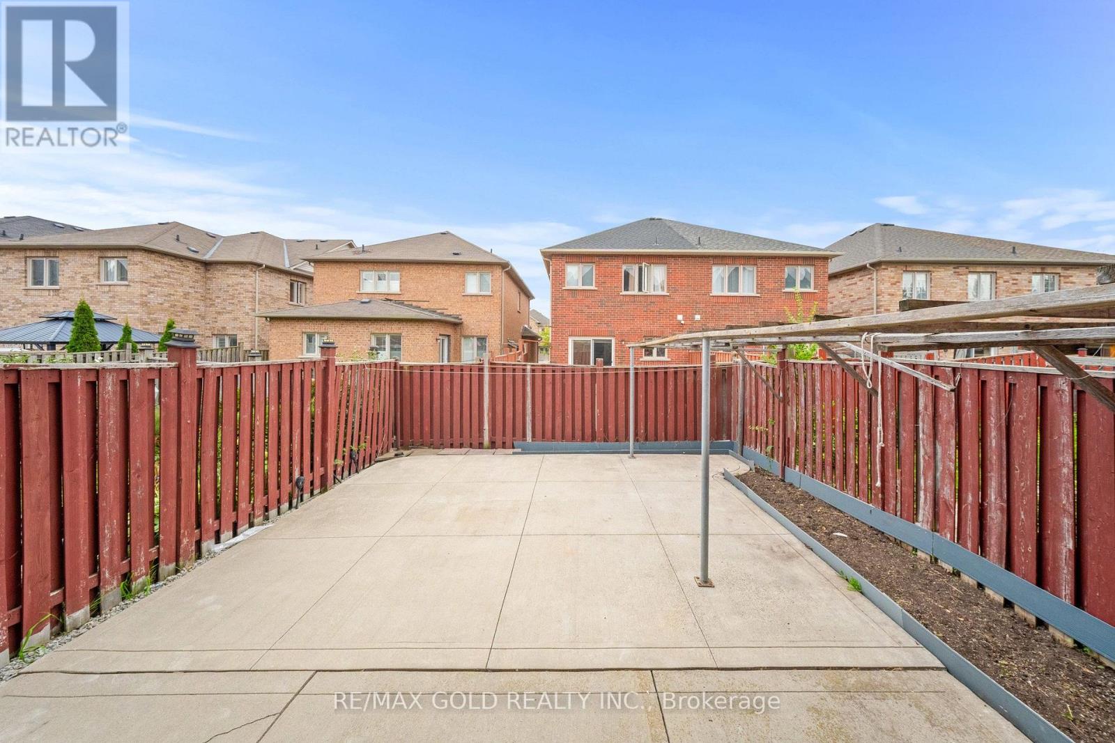 70 Crystalview Crescent Property Photo 27