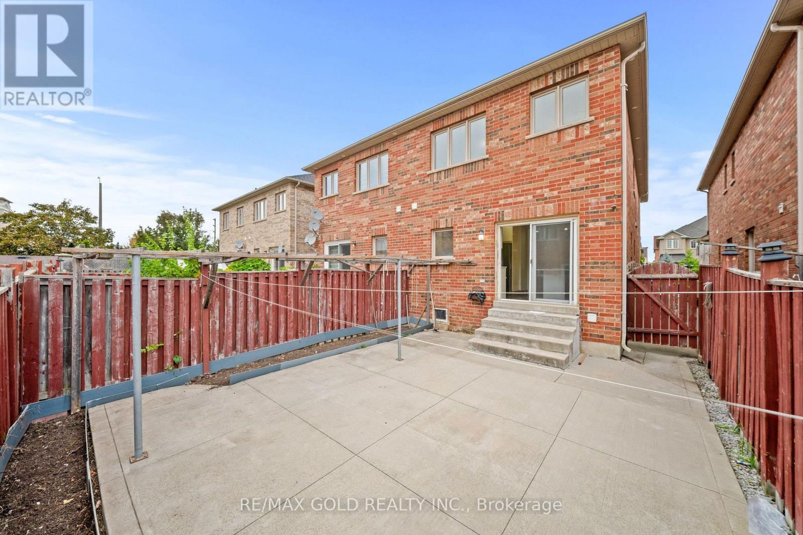 70 Crystalview Crescent Property Photo 28