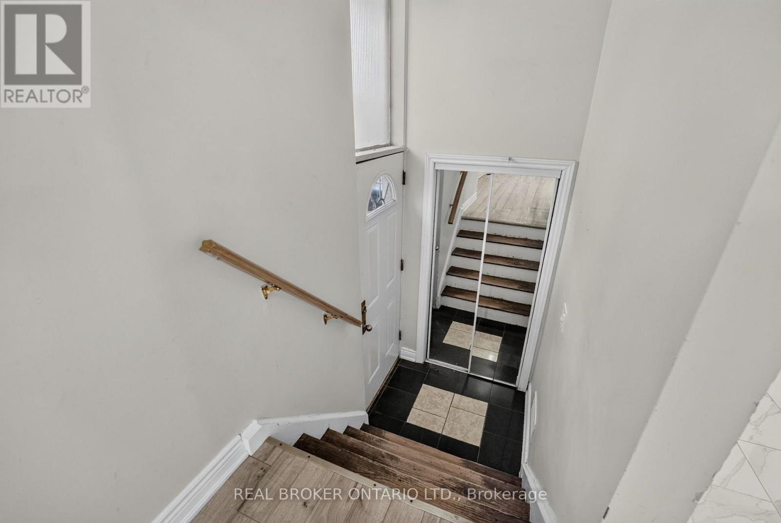 27 Vange Crescent Property Photo 3