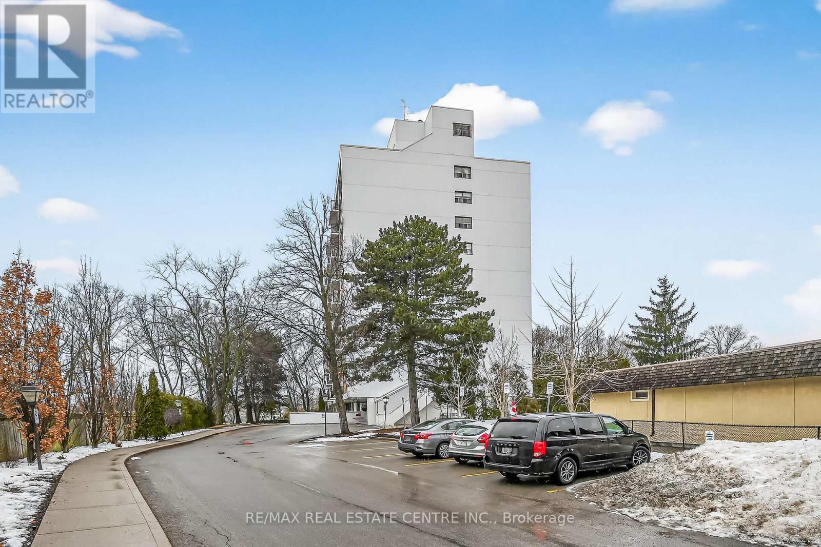 702 - 212 Kerr Street Property Photo 2