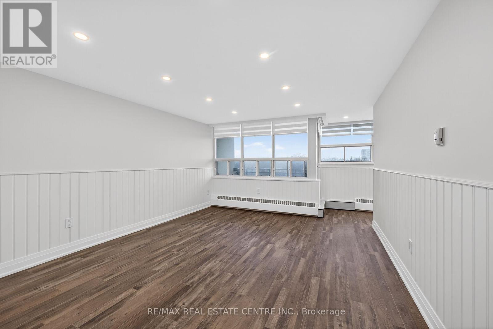 702 - 212 Kerr Street Property Photo 9