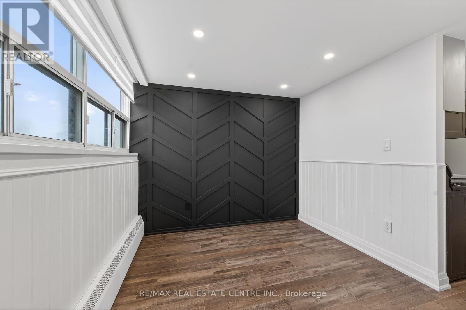 702 - 212 Kerr Street Property Photo 13