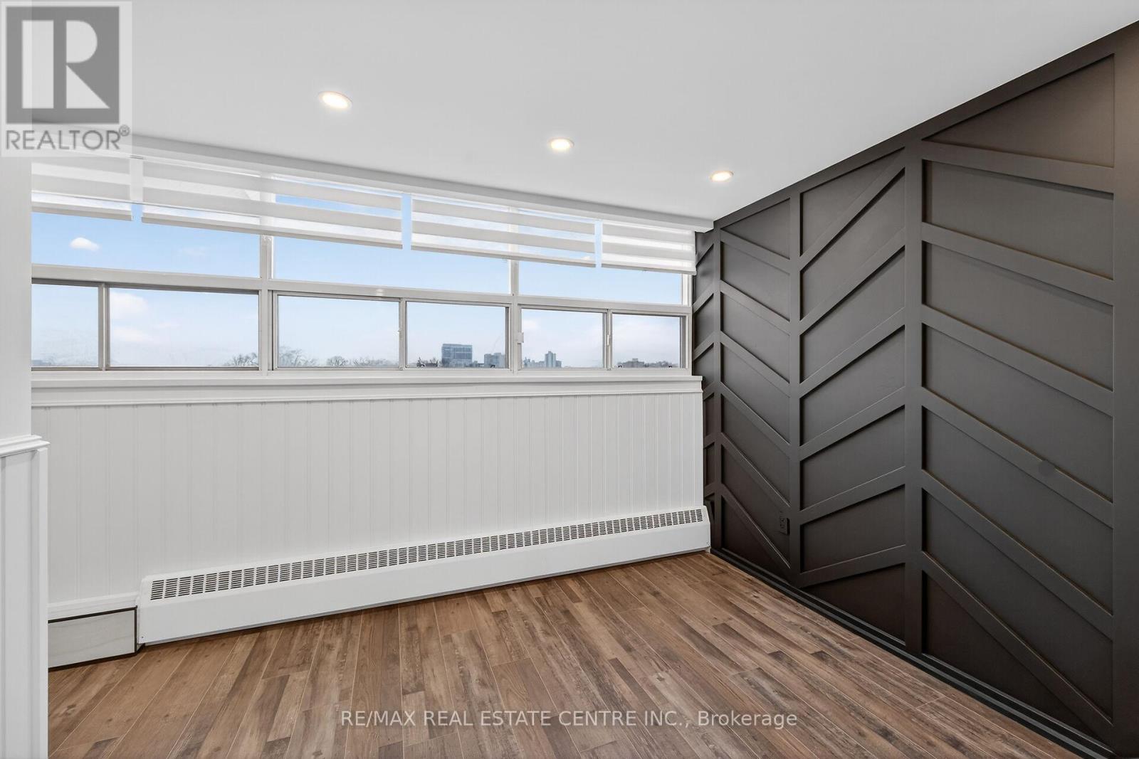 702 - 212 Kerr Street Property Photo 14