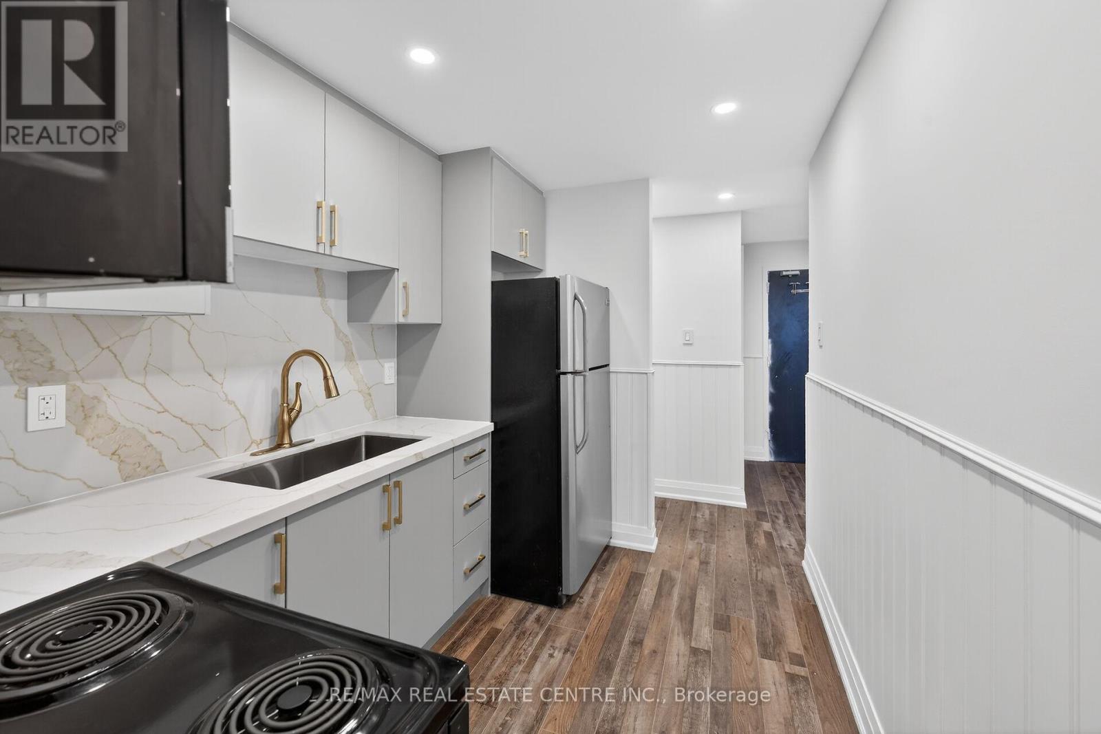 702 - 212 Kerr Street Property Photo 16