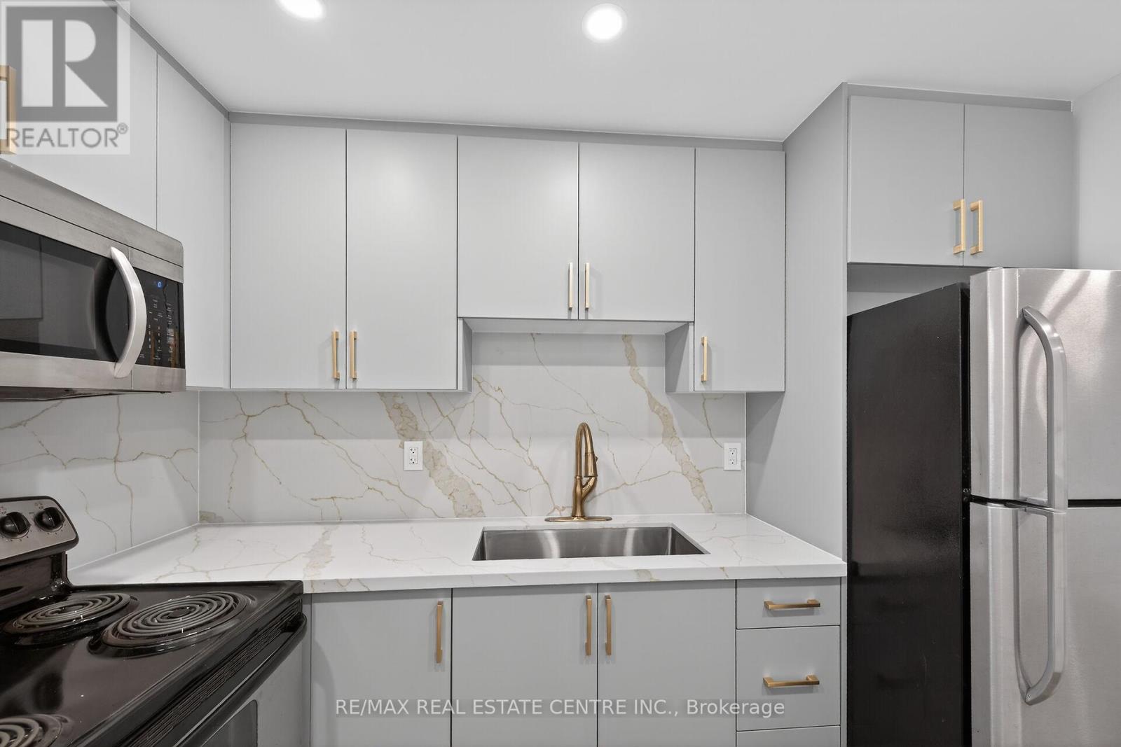 702 - 212 Kerr Street Property Photo 17
