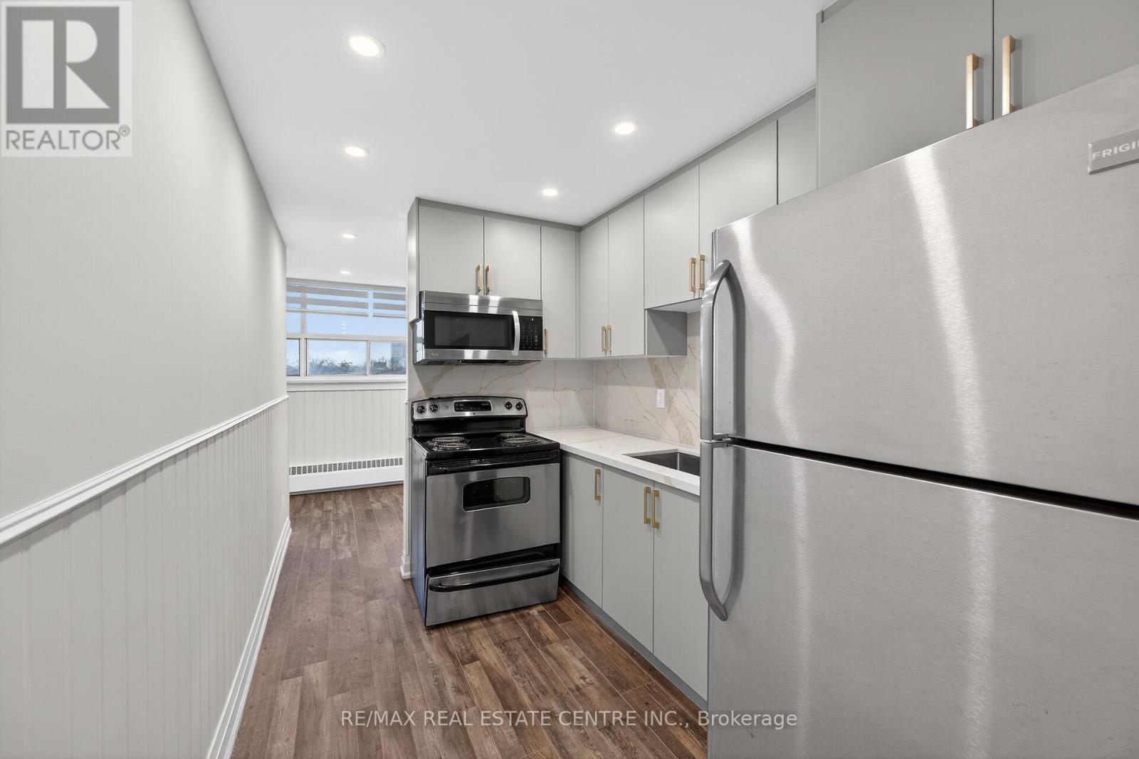 702 - 212 Kerr Street Property Photo 18