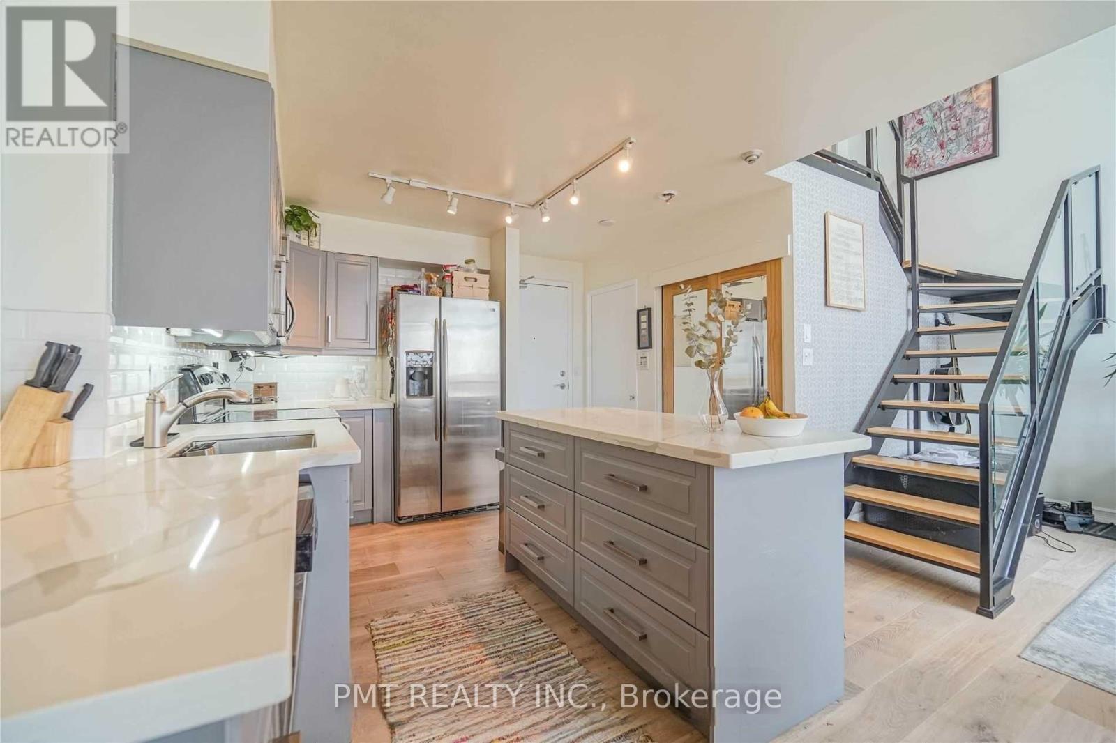 624 - 250 Manitoba Street Property Photo 2