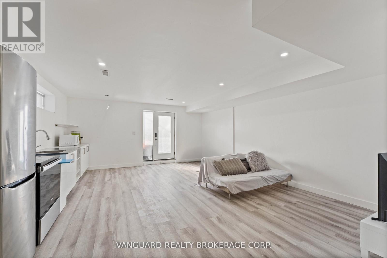 410 Maybank Avenue Property Photo 37