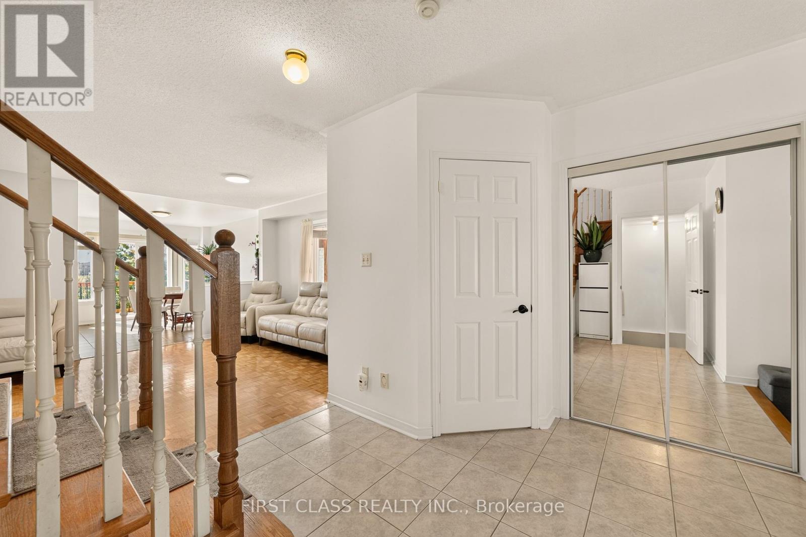 38 Pacific Wind Crescent Property Photo 4