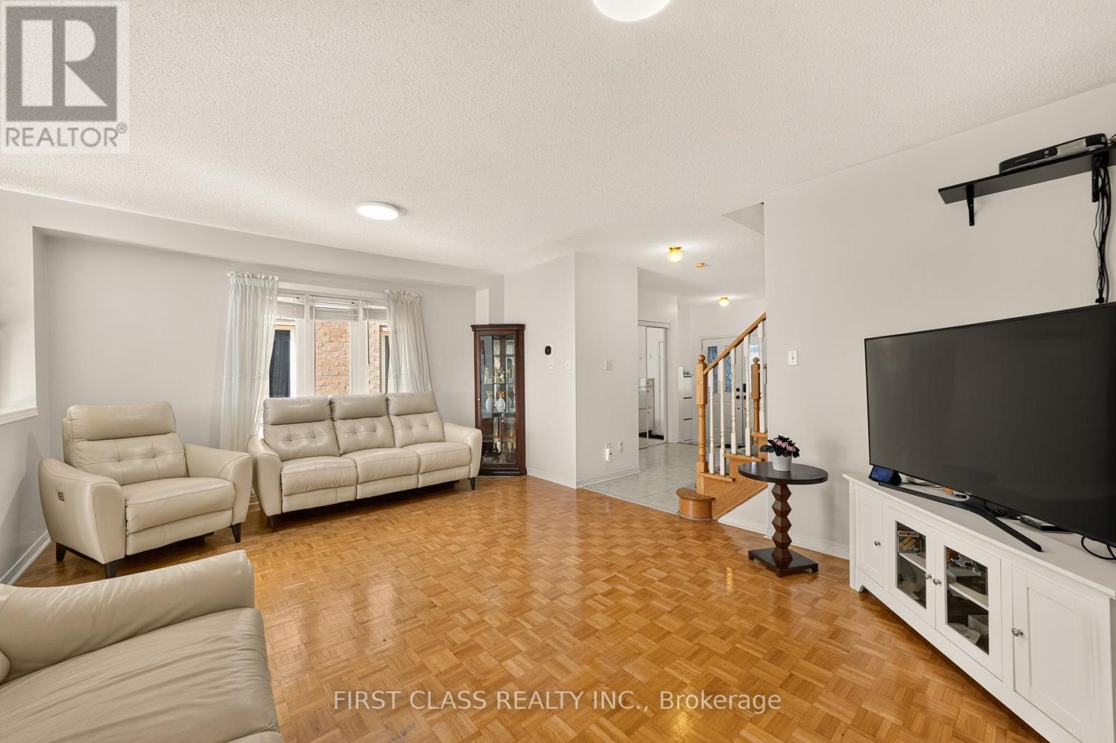 38 Pacific Wind Crescent Property Photo 8