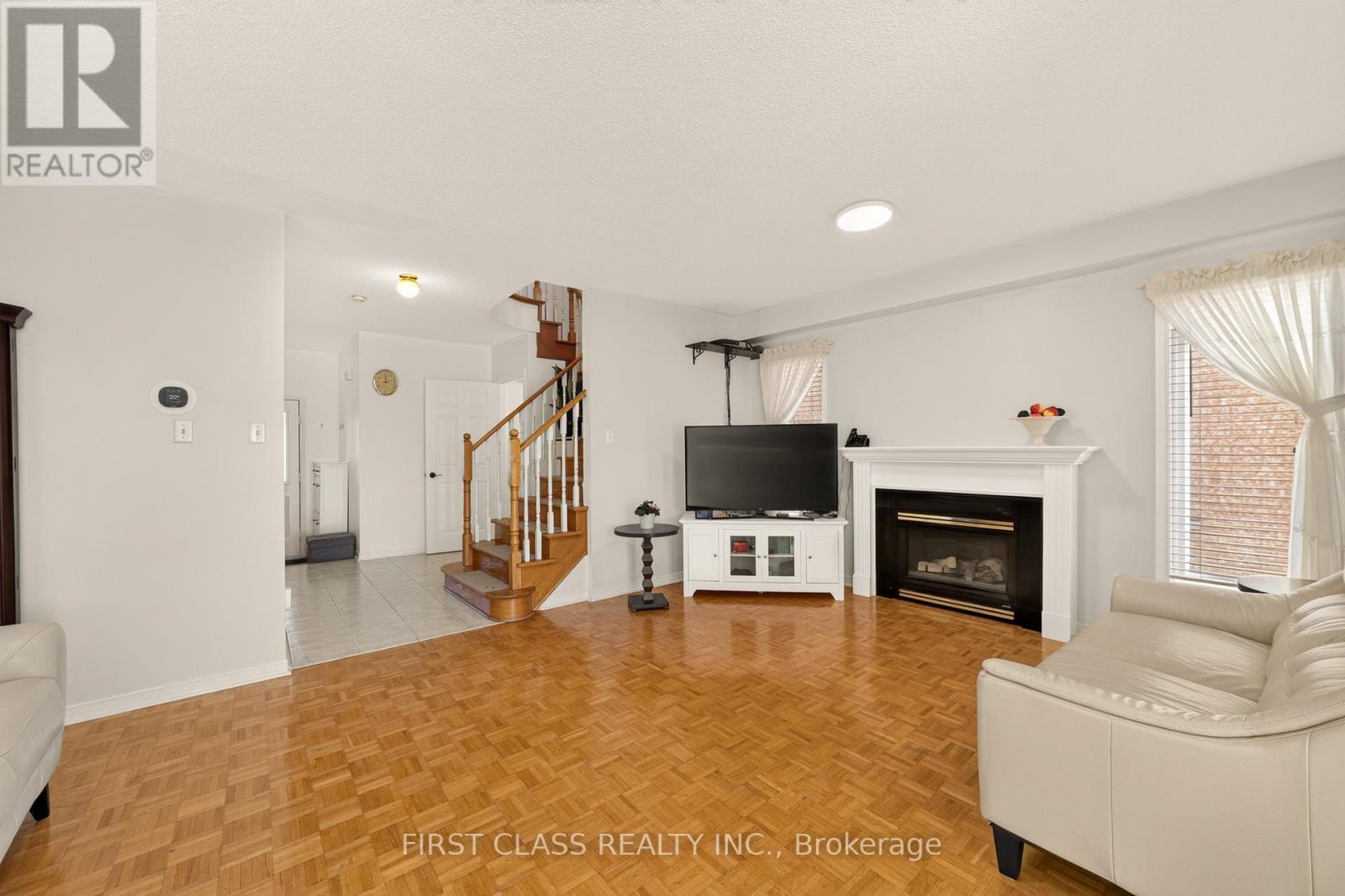 38 Pacific Wind Crescent Property Photo 9