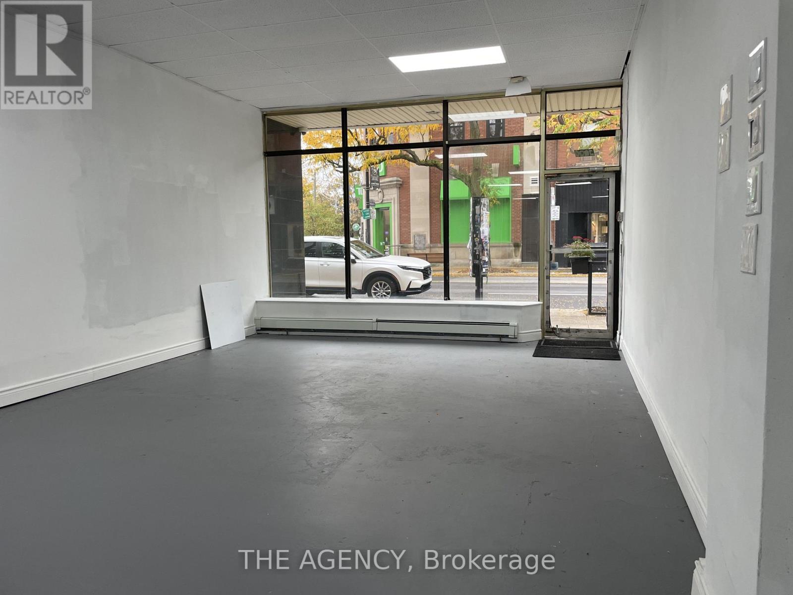 2936 Dundas Street W Property Photo 5
