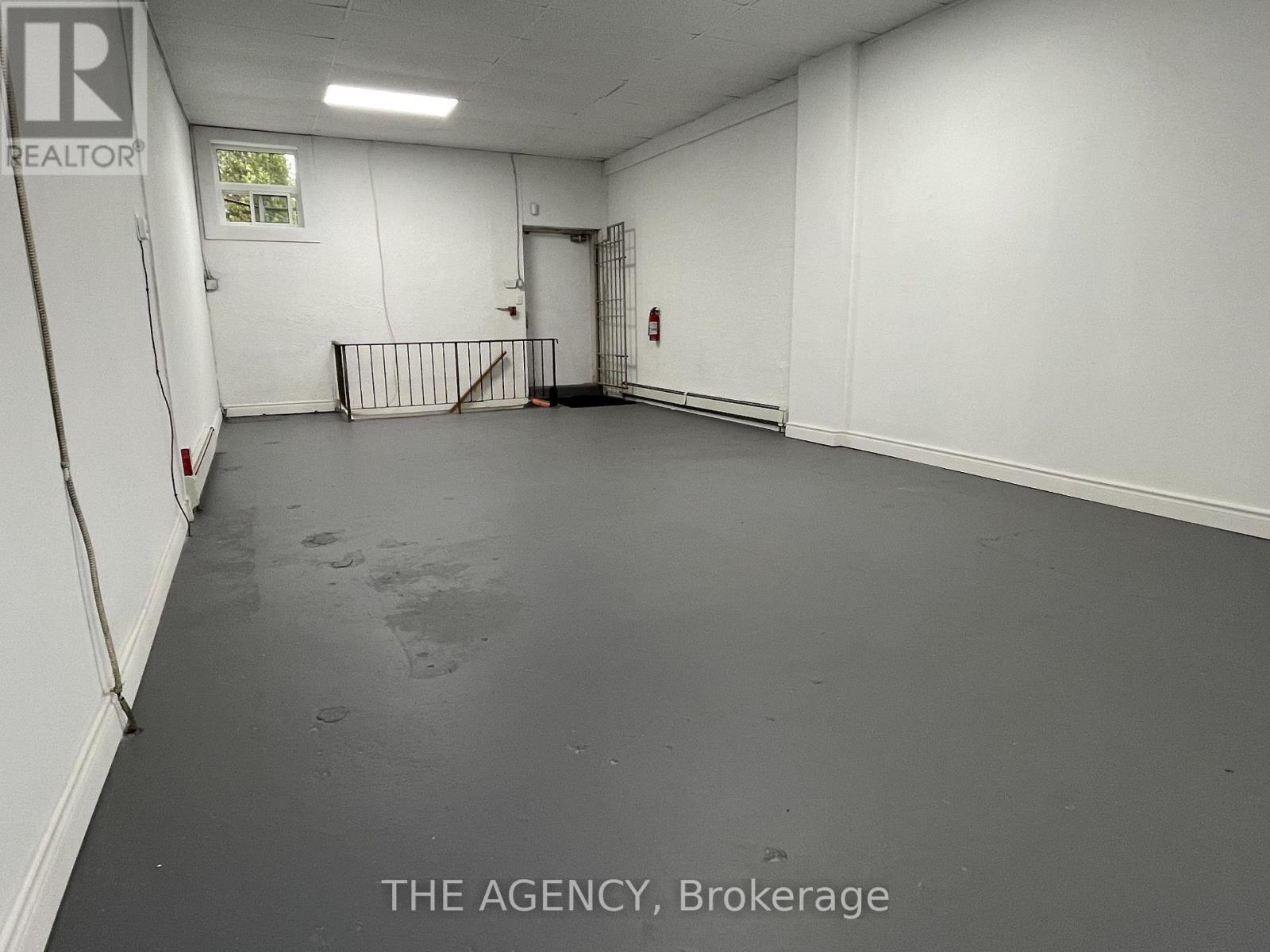 2936 Dundas Street W Property Photo 6