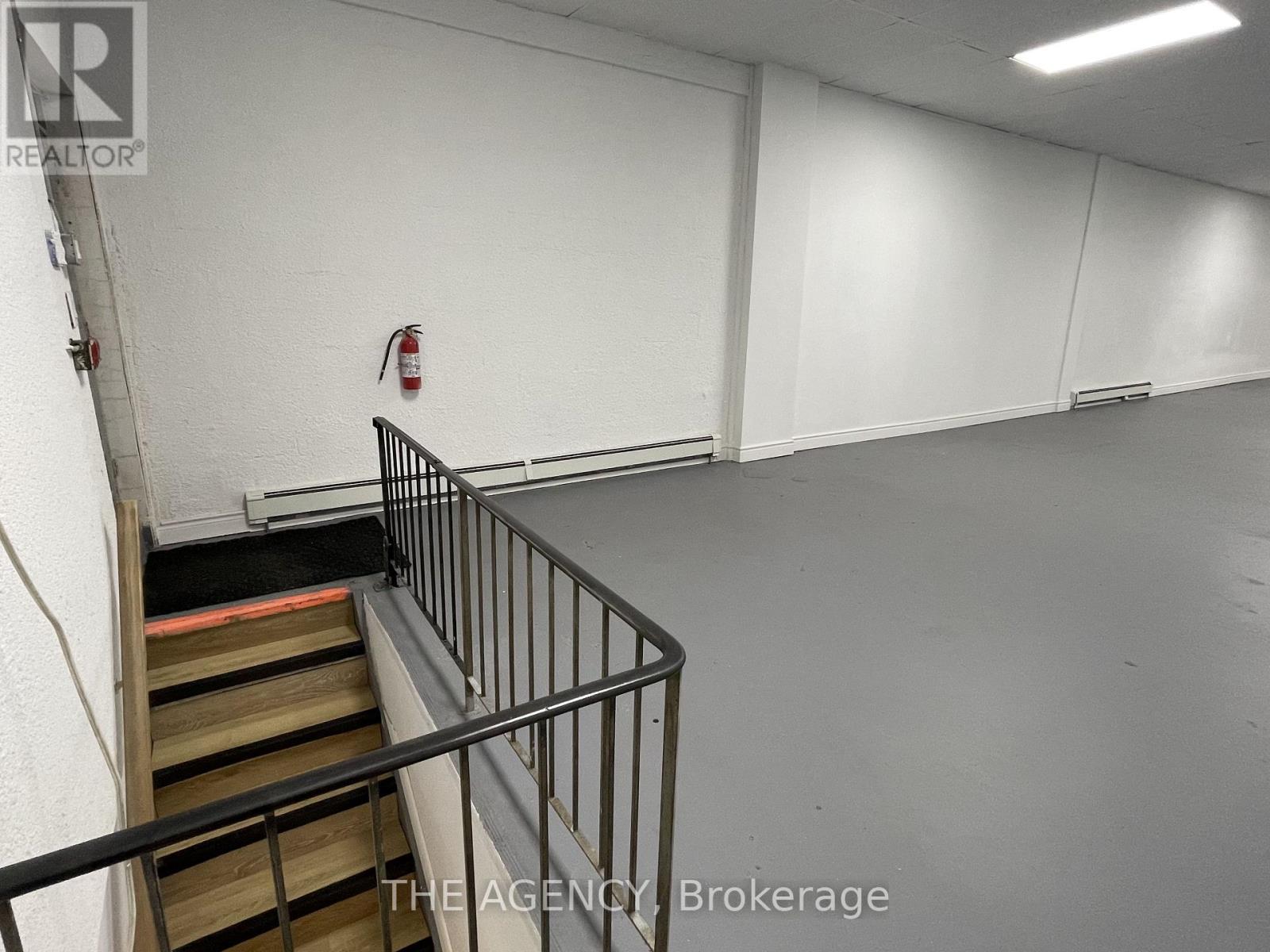 2936 Dundas Street W Property Photo 8