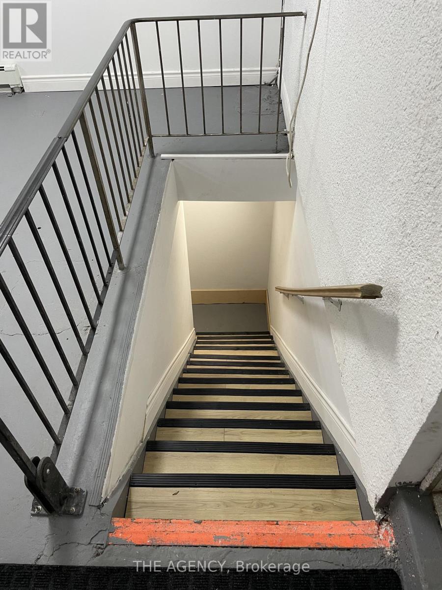 2936 Dundas Street W Property Photo 9
