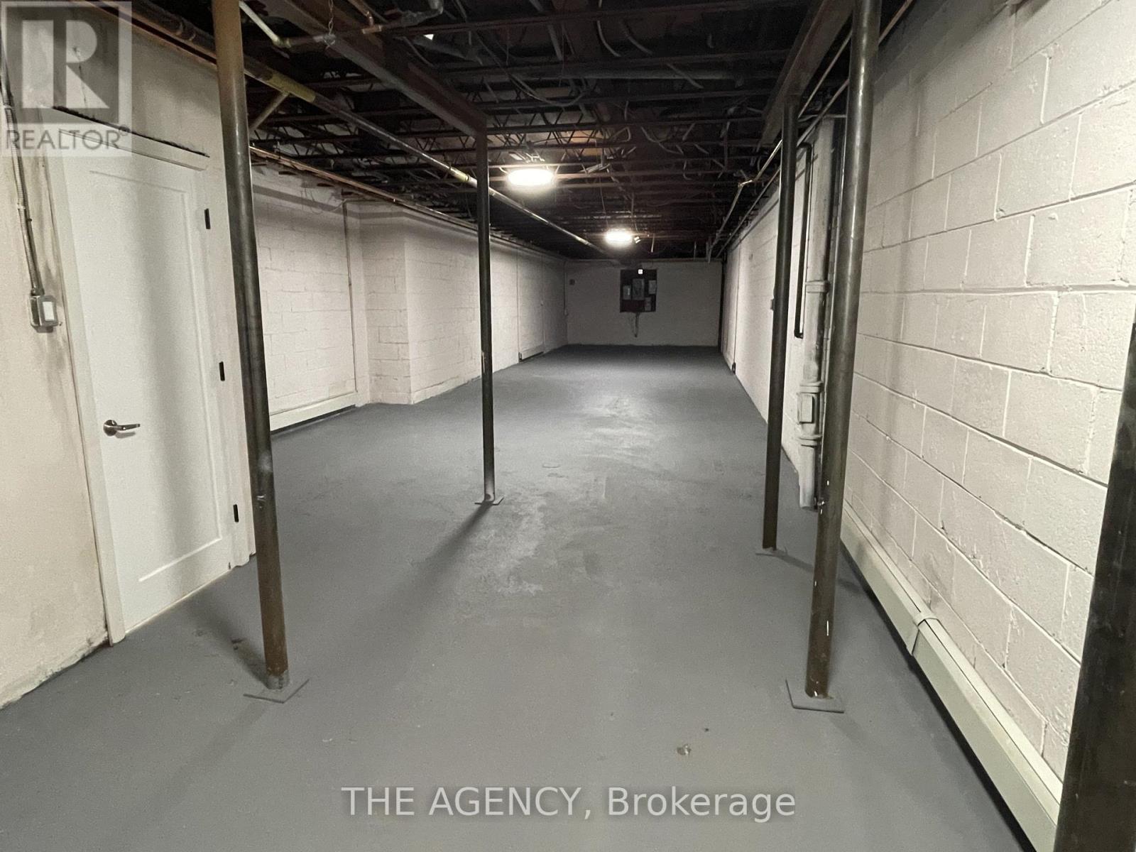 2936 Dundas Street W Property Photo 10