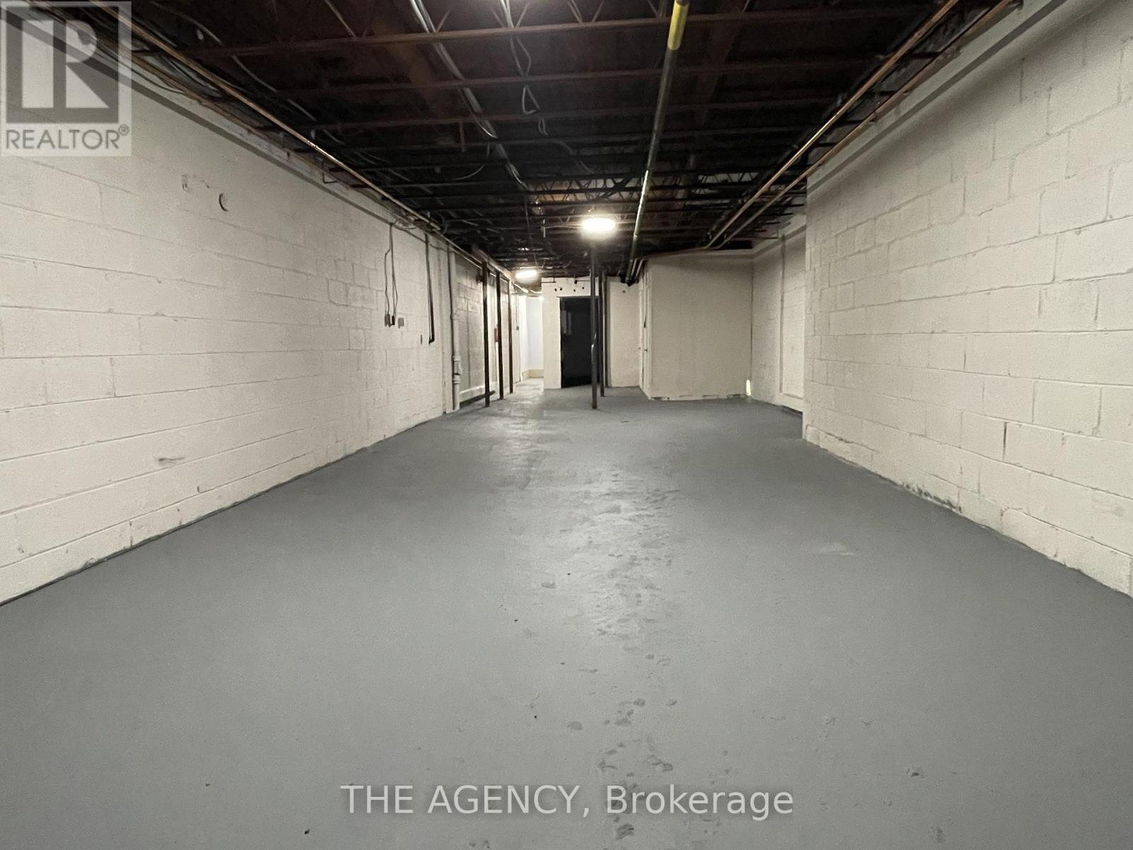 2936 Dundas Street W Property Photo 11