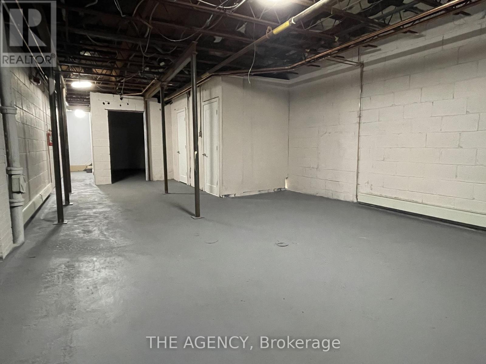2936 Dundas Street W Property Photo 12