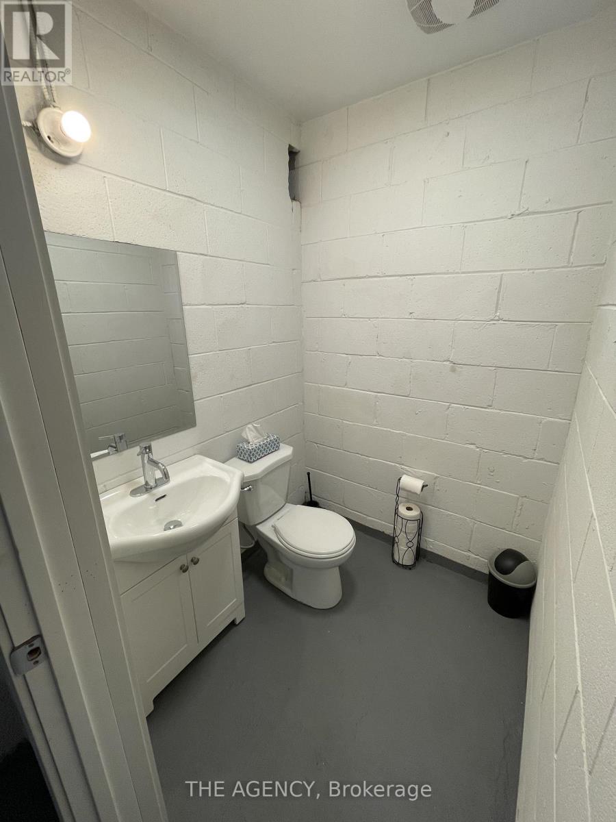 2936 Dundas Street W Property Photo 13