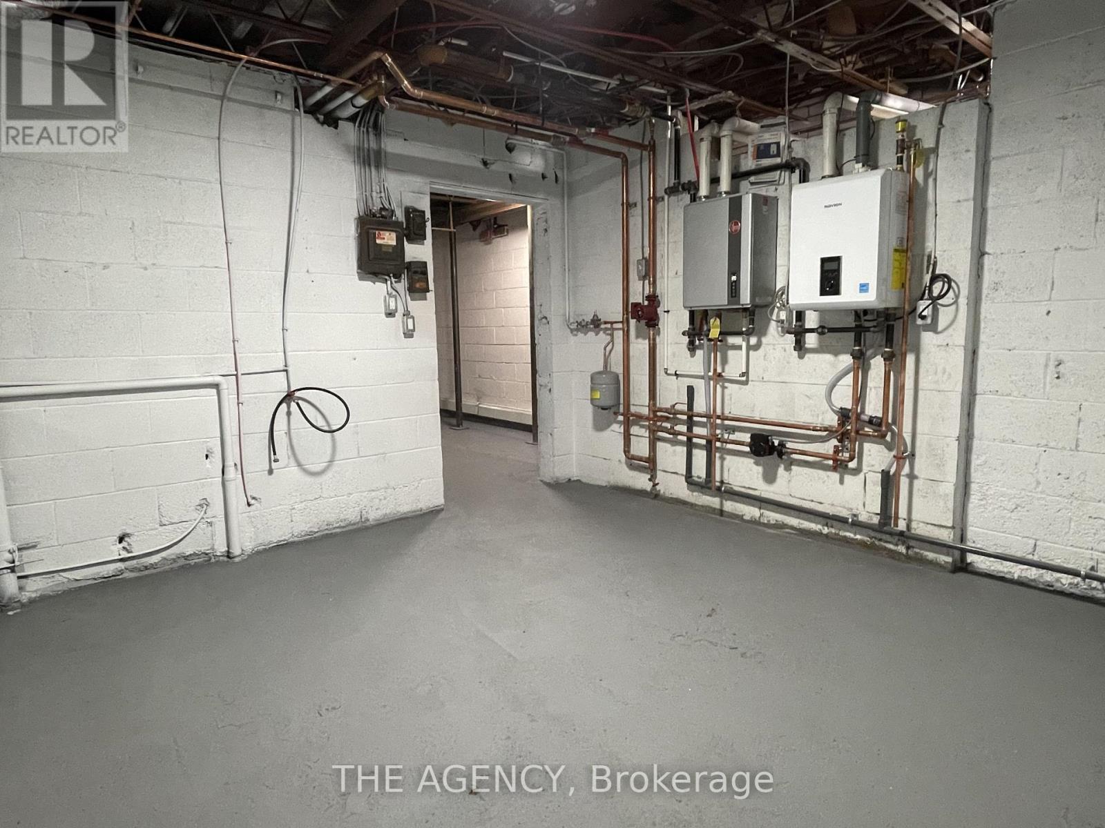2936 Dundas Street W Property Photo 14