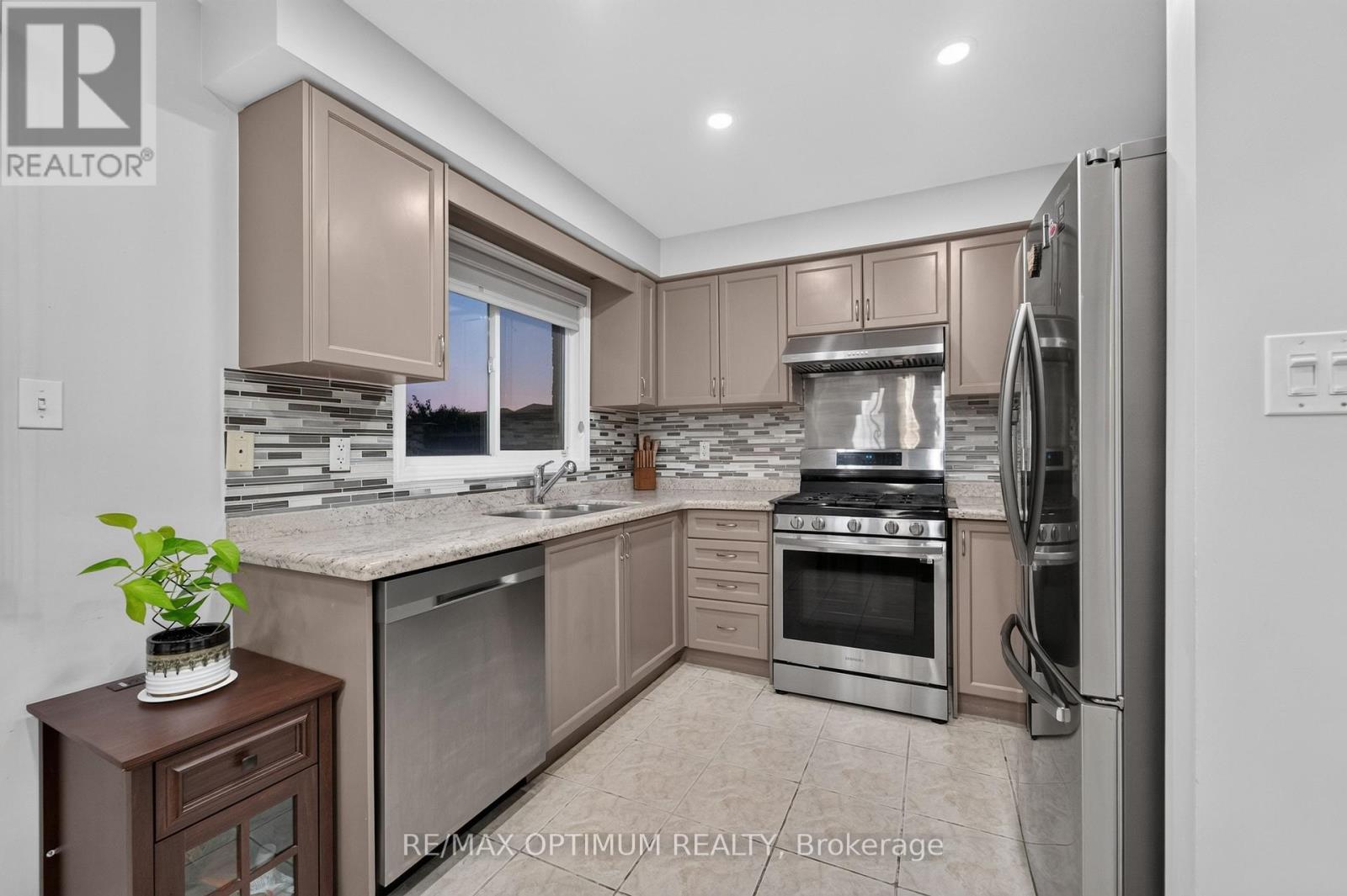120 Zia Dodda Crescent Property Photo 18