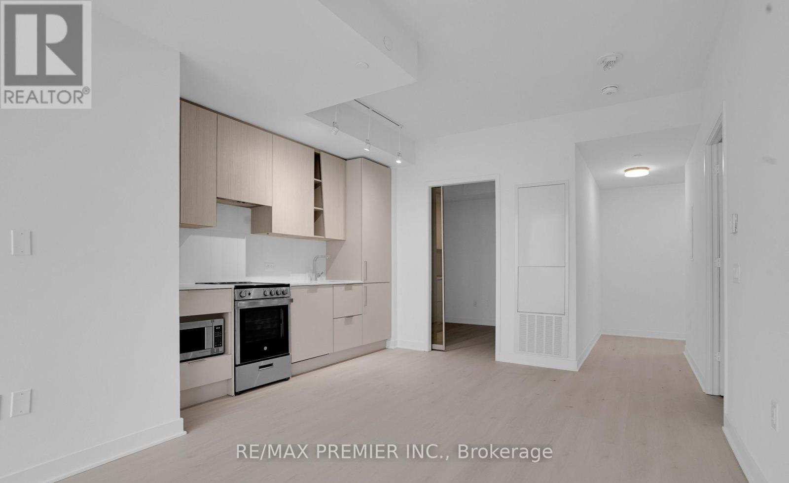 225 - 3900 Confederation Parkway Property Photo 7
