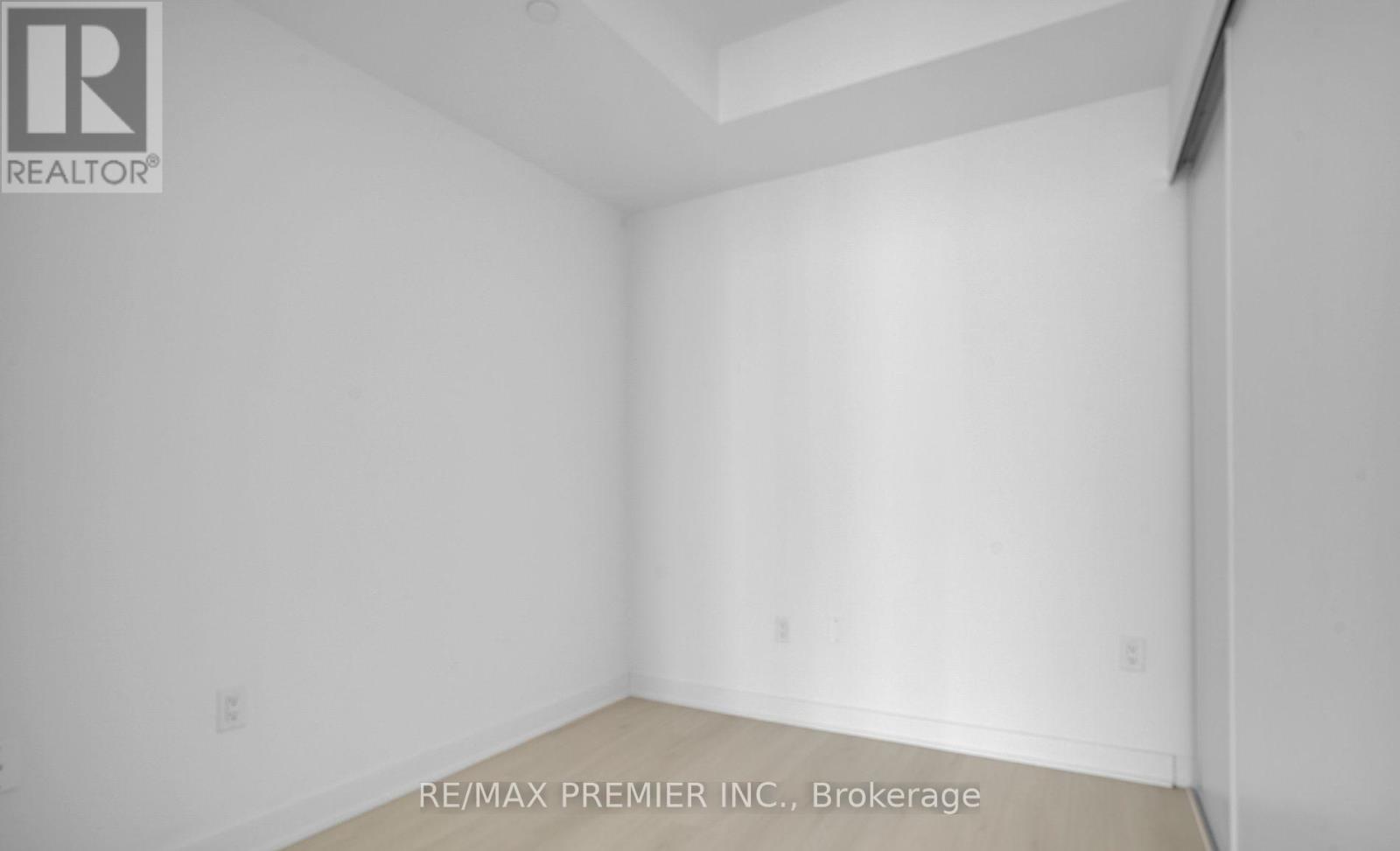 225 - 3900 Confederation Parkway Property Photo 8
