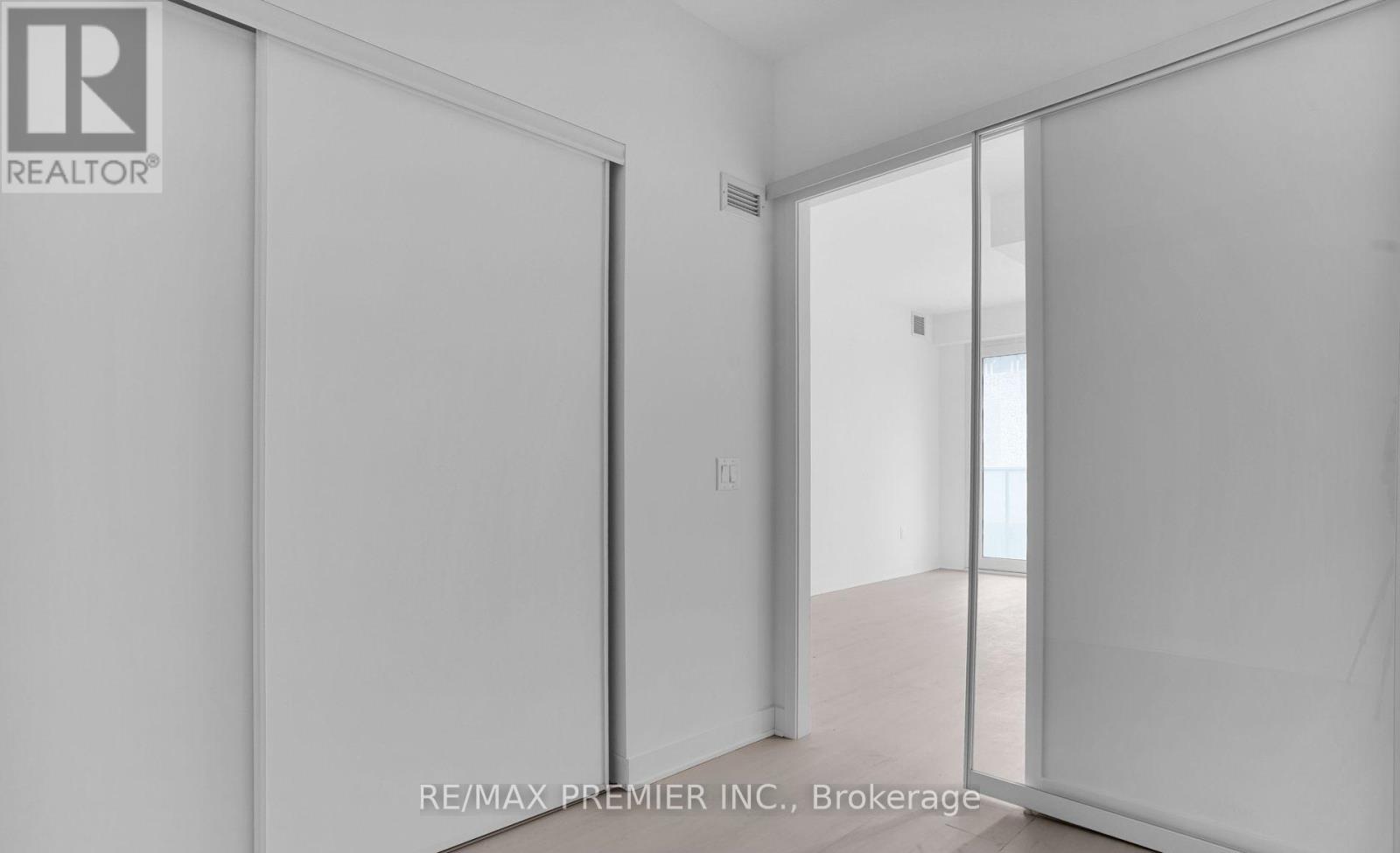 225 - 3900 Confederation Parkway Property Photo 9