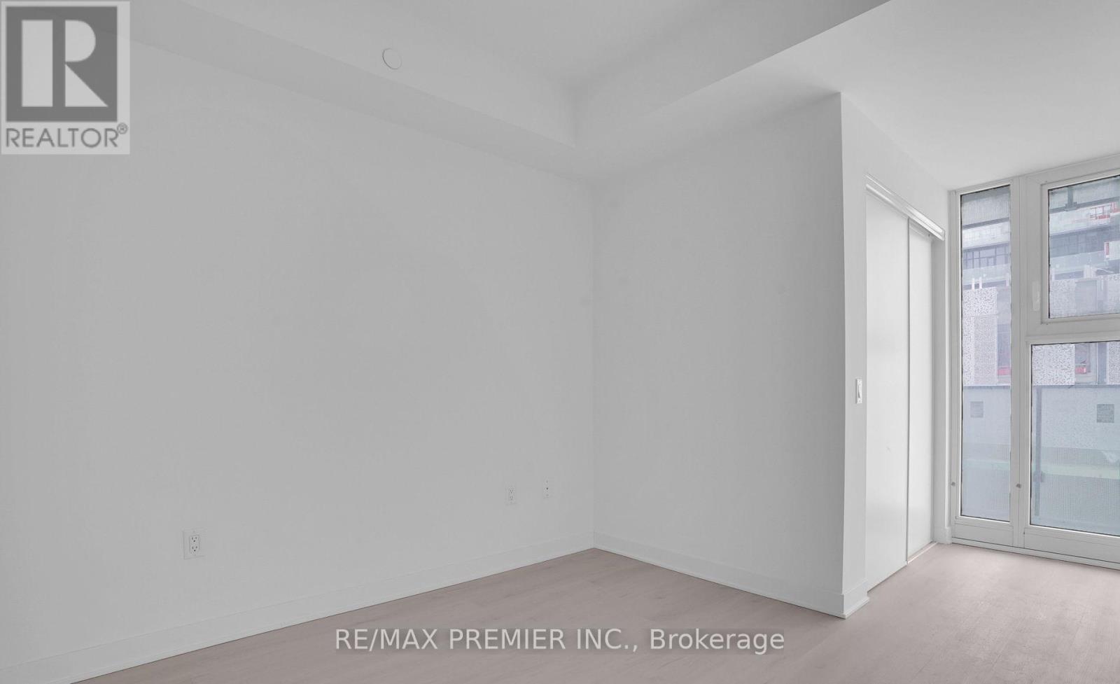 225 - 3900 Confederation Parkway Property Photo 11