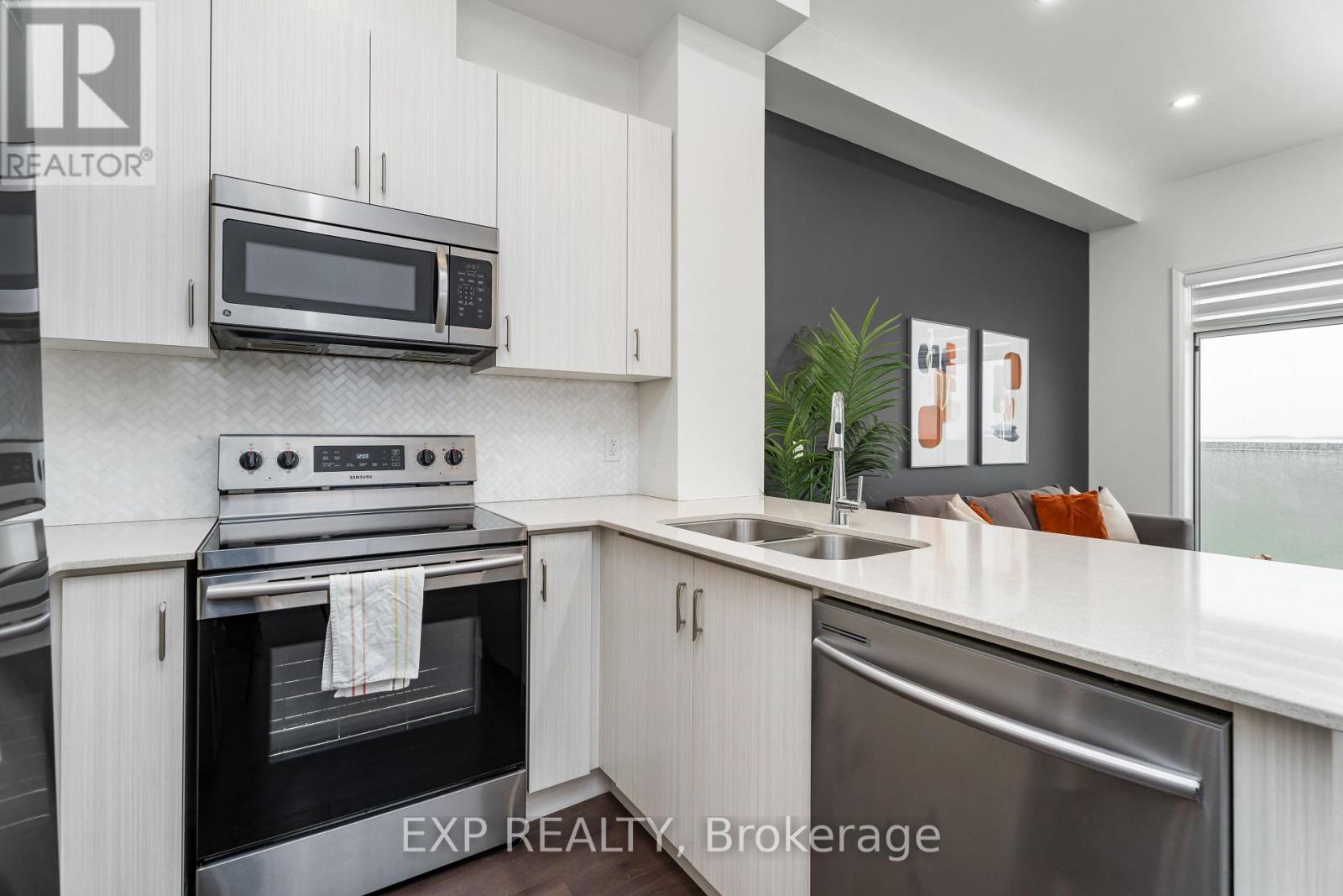 627 - 1105 Leger Way Property Photo 11