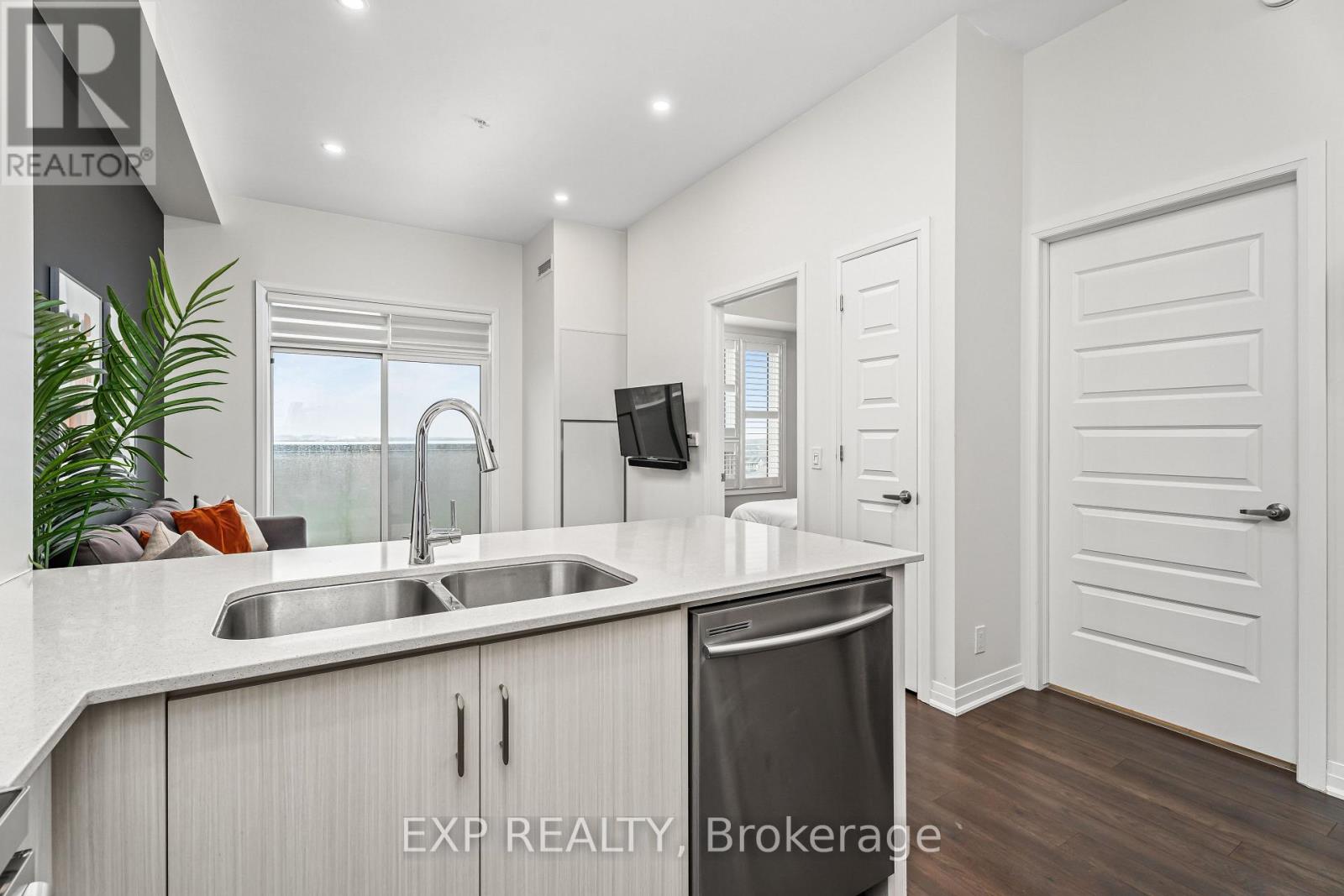 627 - 1105 Leger Way Property Photo 13