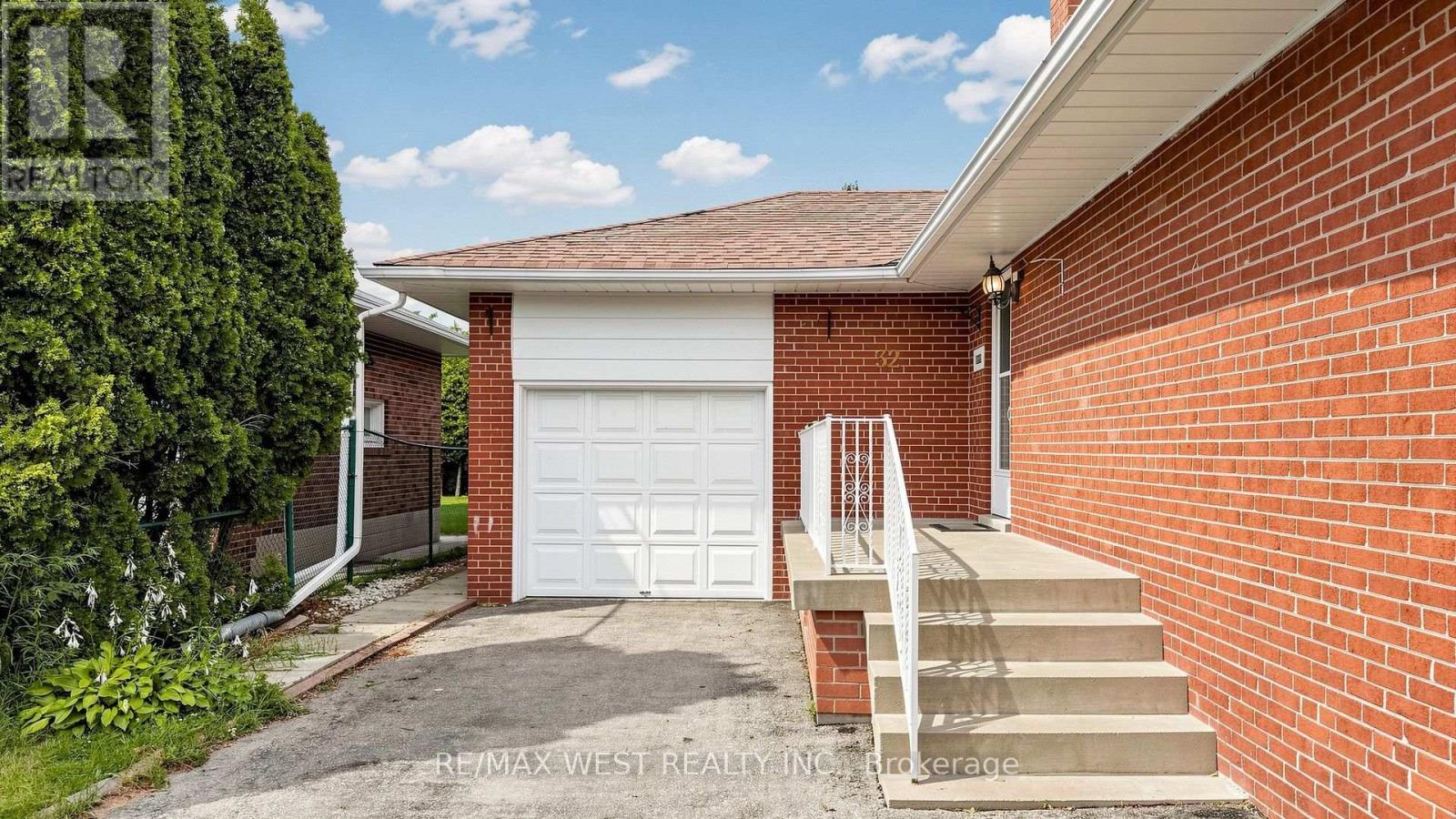 32 Allonsius Drive Property Photo 3