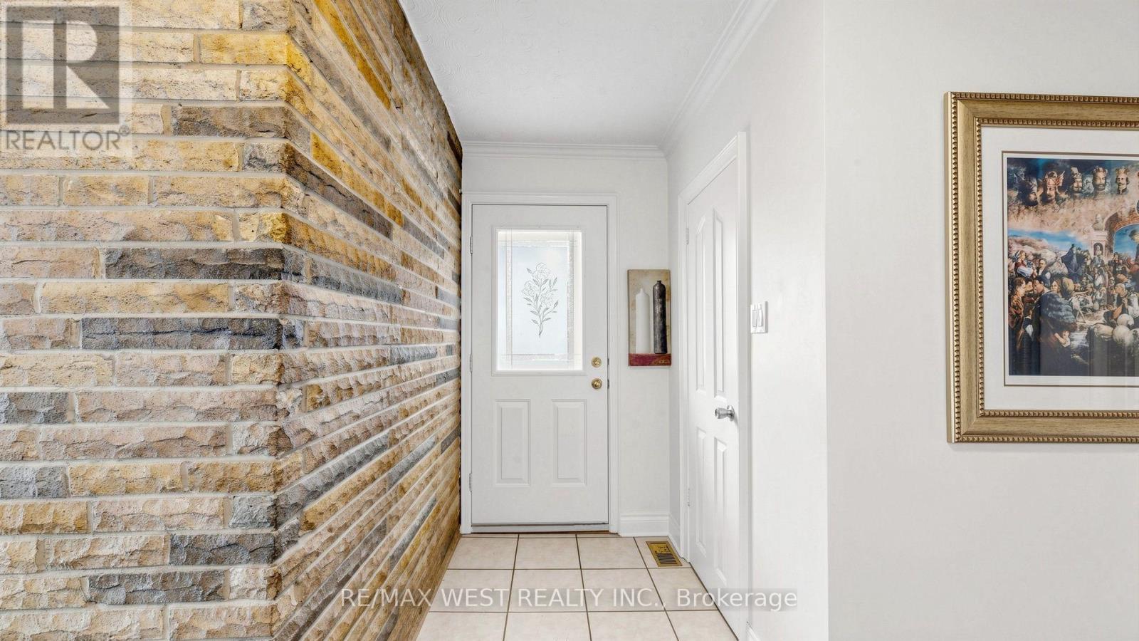 32 Allonsius Drive Property Photo 5