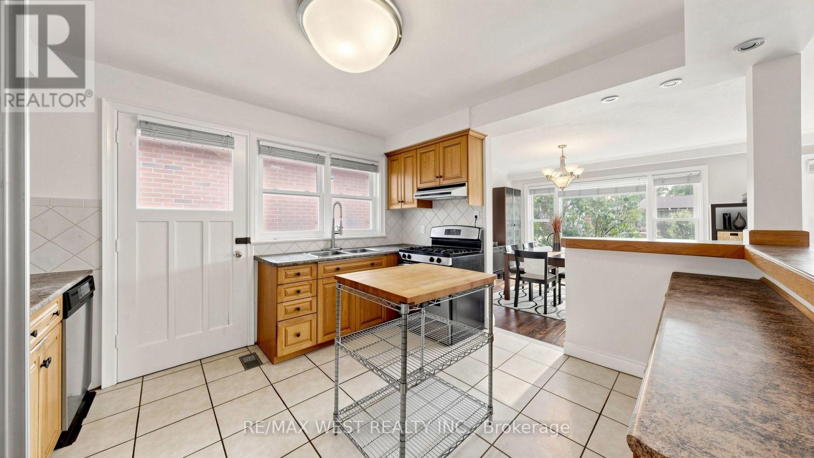 32 Allonsius Drive Property Photo 11