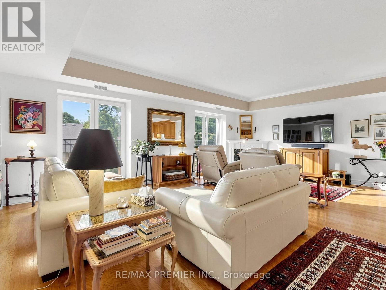 #301 - 30 Anglesey Boulevard Property Photo 2