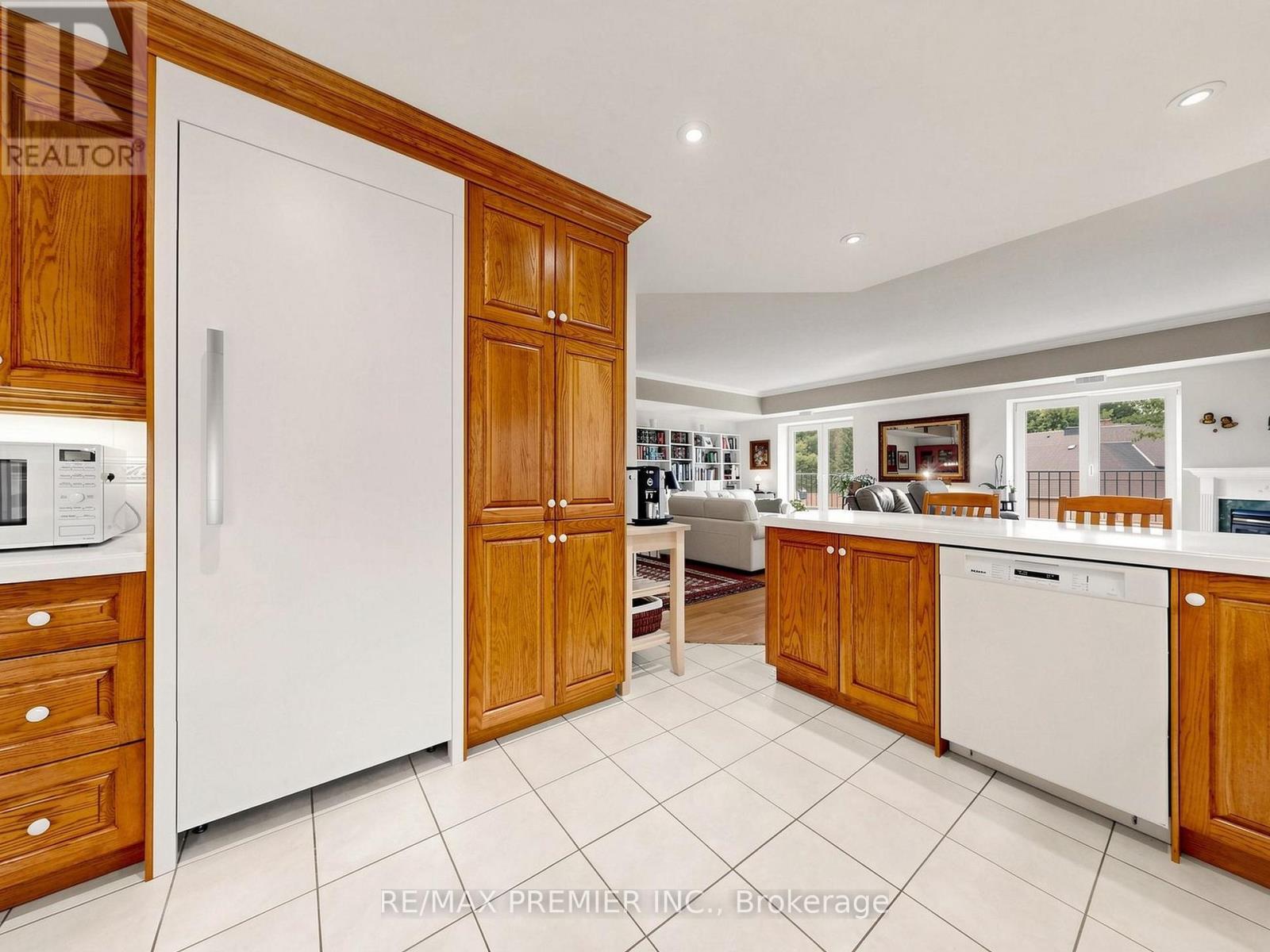 #301 - 30 Anglesey Boulevard Property Photo 10
