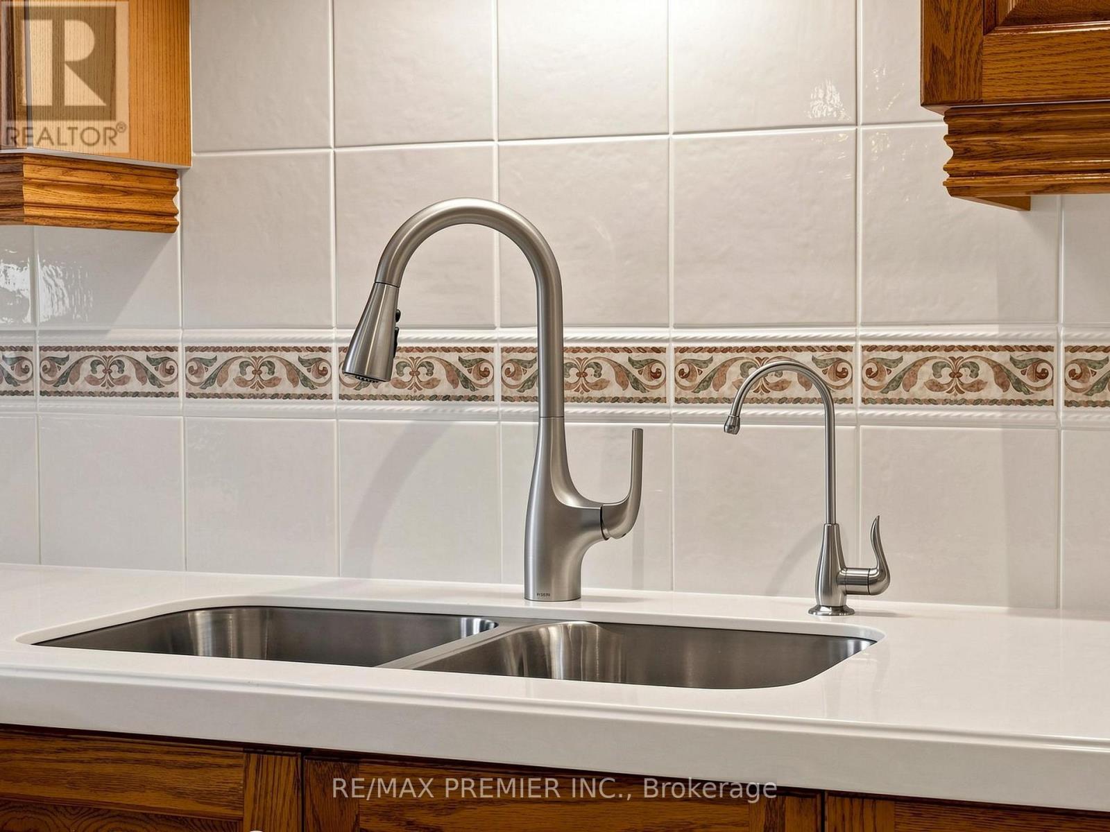 #301 - 30 Anglesey Boulevard Property Photo 11