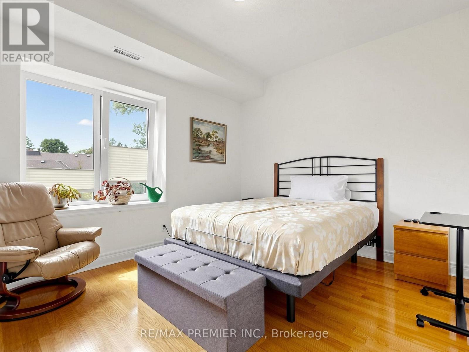 #301 - 30 Anglesey Boulevard Property Photo 16