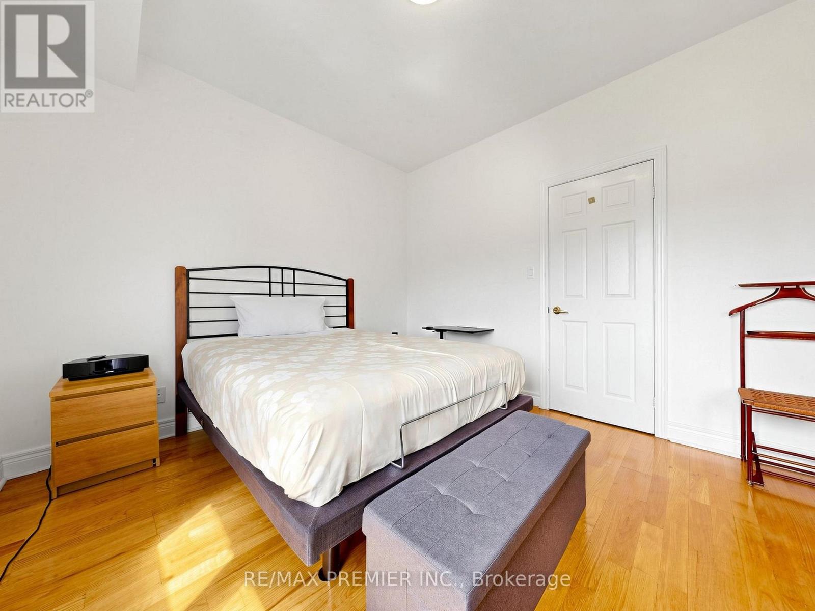 #301 - 30 Anglesey Boulevard Property Photo 17