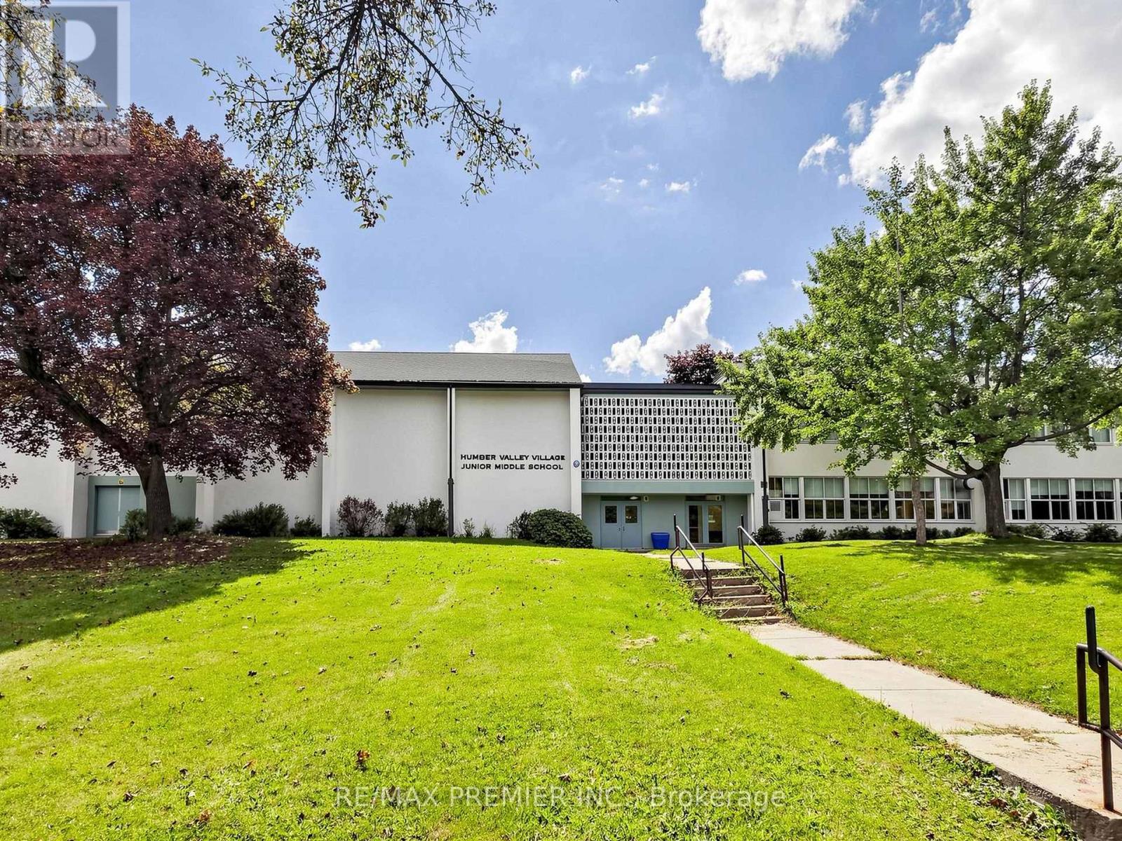 #301 - 30 Anglesey Boulevard Property Photo 35