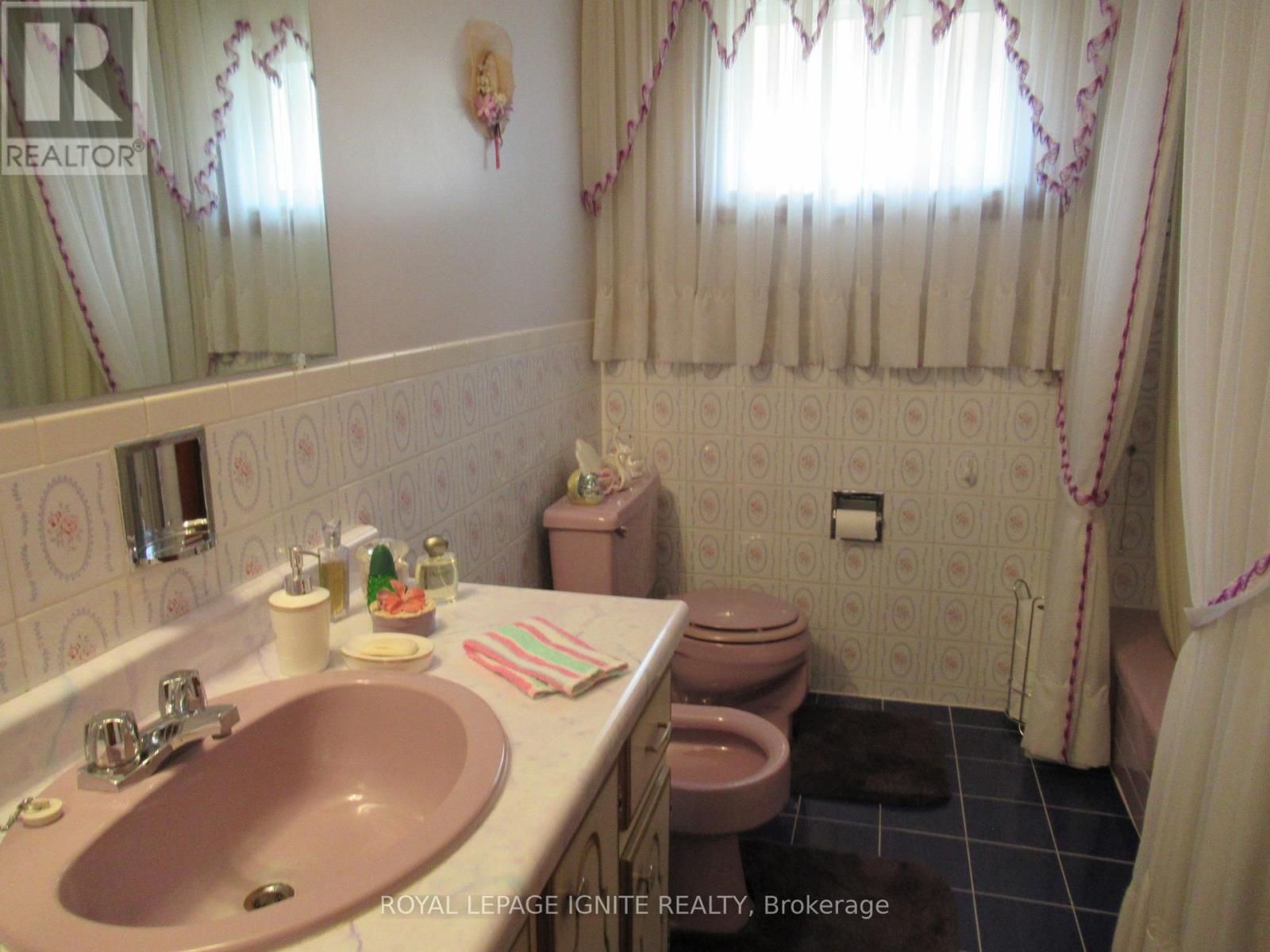 8 Newlove Court Property Photo 8