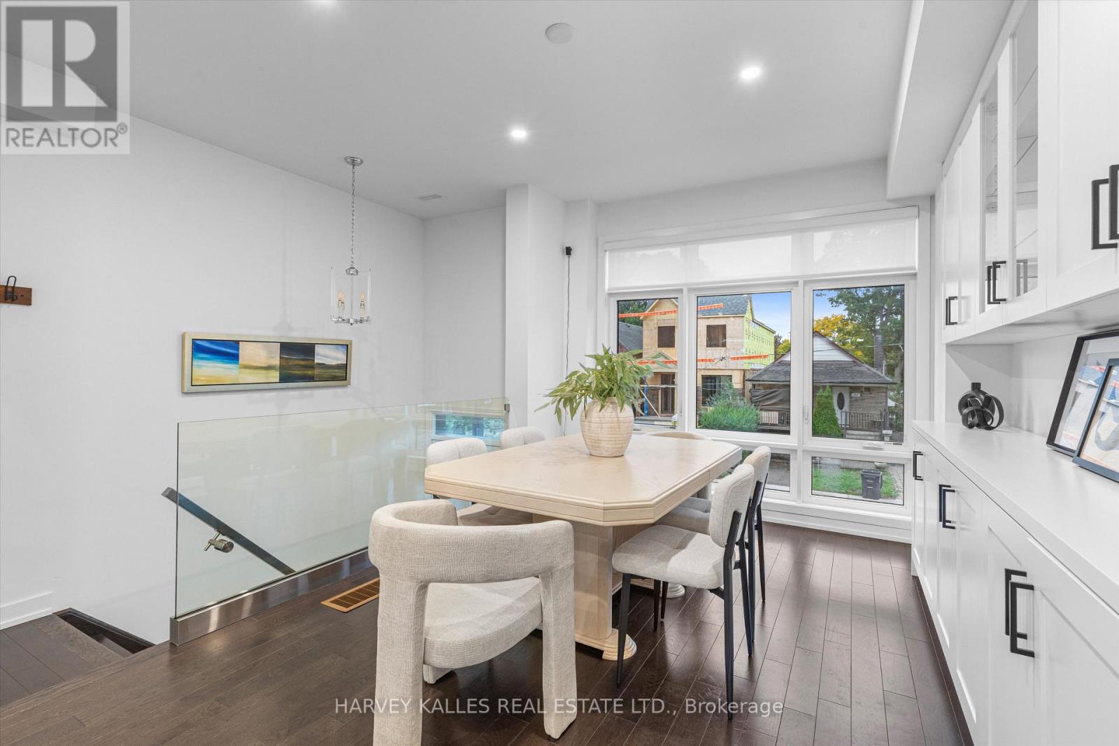 609a Harvie Avenue Property Photo 4